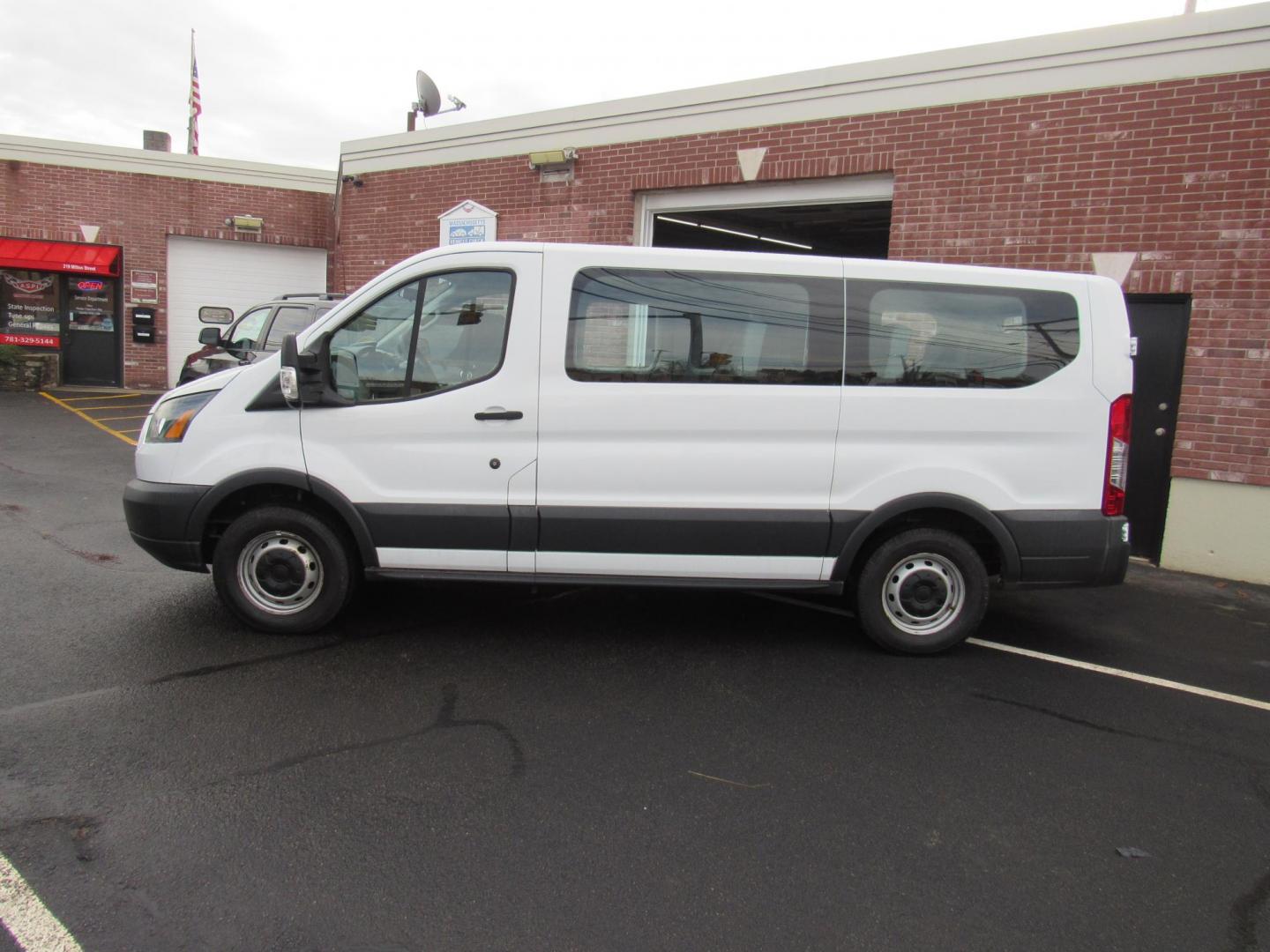 2016 White /Gray Ford Transit 150 Wagon Low Roof XLT 60/40 Pass. 130-in. WB (1FDZK1ZM3GK) with an 3.7L V6 DOHC 24V engine, 6A Automatic transmission, located at 215 Milton St, Dedham, MA, 02026, (781) 329-5144, 42.241905, -71.157295 - Photo#3