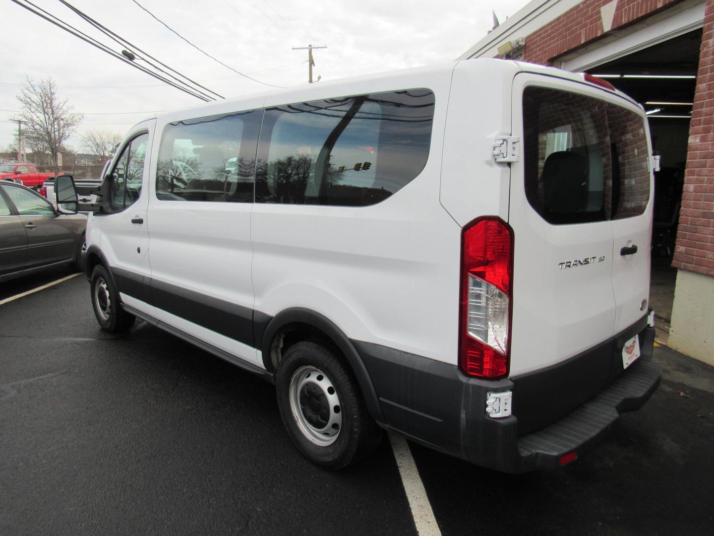 2016 White /Gray Ford Transit 150 Wagon Low Roof XLT 60/40 Pass. 130-in. WB (1FDZK1ZM3GK) with an 3.7L V6 DOHC 24V engine, 6A Automatic transmission, located at 215 Milton St, Dedham, MA, 02026, (781) 329-5144, 42.241905, -71.157295 - Photo#4