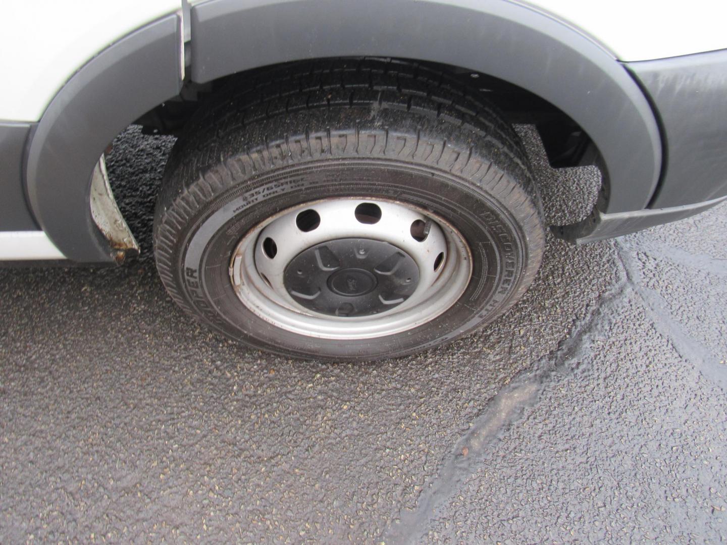 2016 White /Gray Ford Transit 150 Wagon Low Roof XLT 60/40 Pass. 130-in. WB (1FDZK1ZM3GK) with an 3.7L V6 DOHC 24V engine, 6A Automatic transmission, located at 215 Milton St, Dedham, MA, 02026, (781) 329-5144, 42.241905, -71.157295 - Photo#9