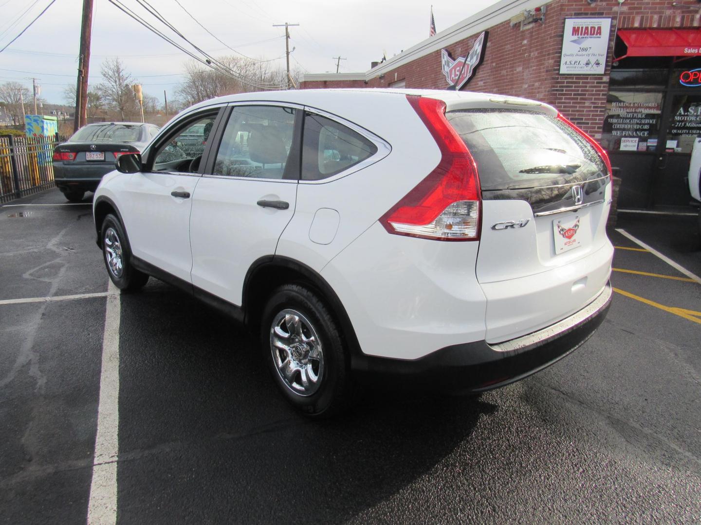 2012 Honda CR-V LX 4WD 5-Speed AT (2HKRM4H38CH) with an 2.4L L4 DOHC 16V engine, 5-Speed Automatic transmission, located at 215 Milton St, Dedham, MA, 02026, (781) 329-5144, 42.241905, -71.157295 - Photo#4