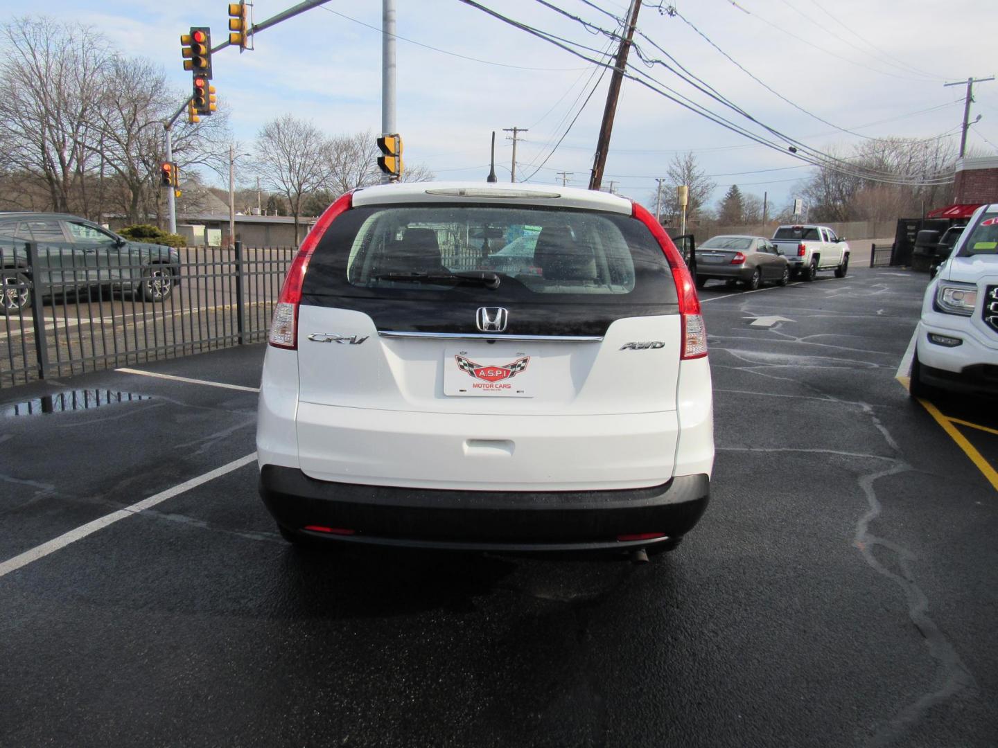 2012 Honda CR-V LX 4WD 5-Speed AT (2HKRM4H38CH) with an 2.4L L4 DOHC 16V engine, 5-Speed Automatic transmission, located at 215 Milton St, Dedham, MA, 02026, (781) 329-5144, 42.241905, -71.157295 - Photo#5