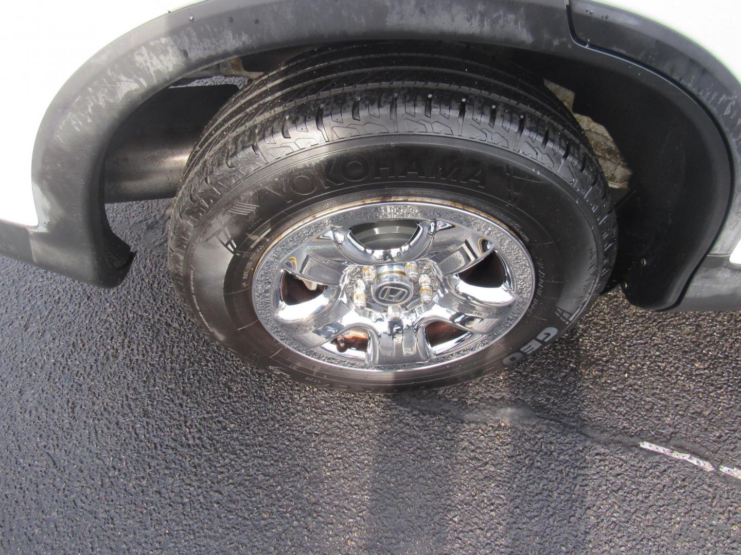 2012 Honda CR-V LX 4WD 5-Speed AT (2HKRM4H38CH) with an 2.4L L4 DOHC 16V engine, 5-Speed Automatic transmission, located at 215 Milton St, Dedham, MA, 02026, (781) 329-5144, 42.241905, -71.157295 - Photo#8