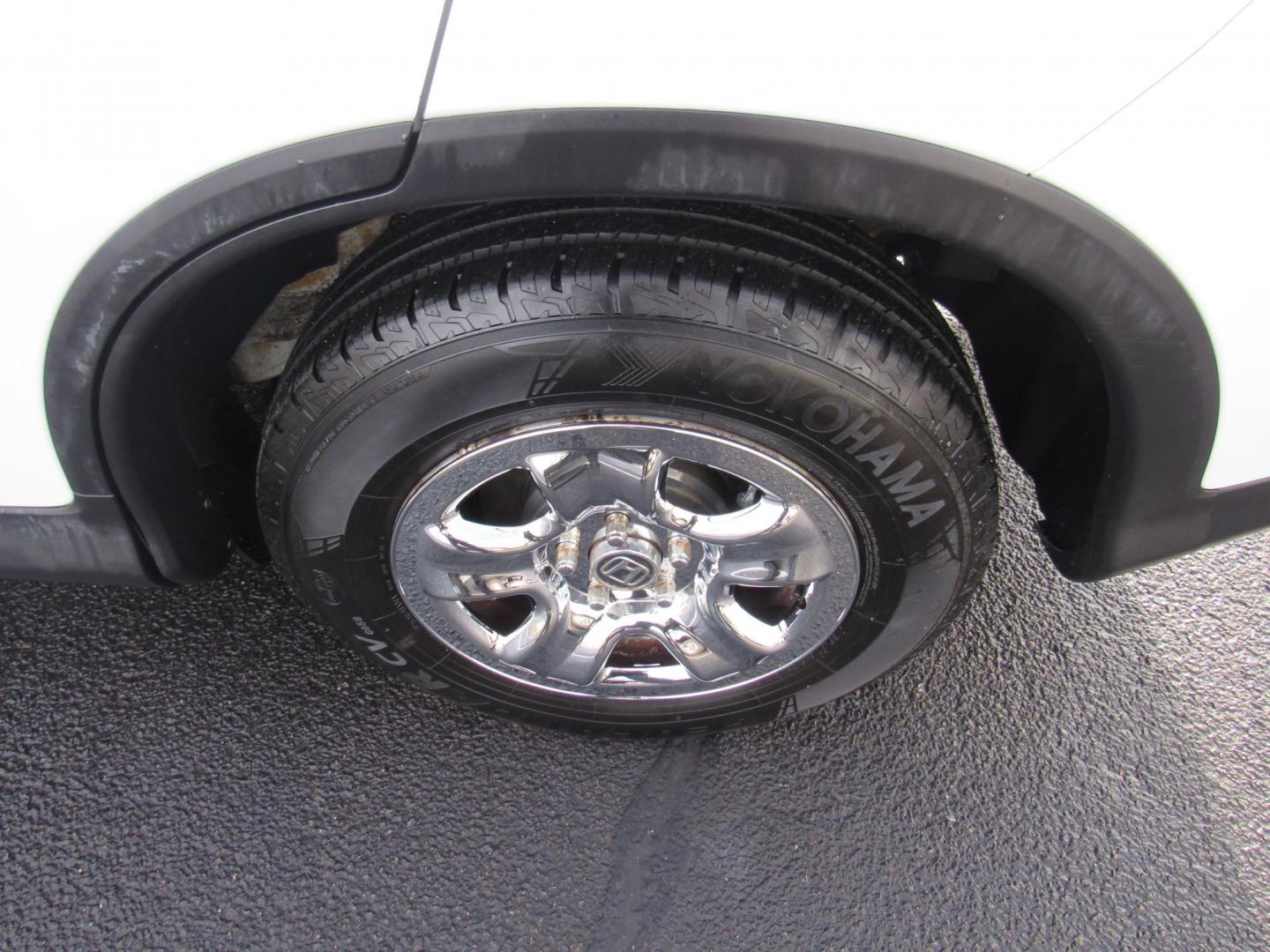 2012 Honda CR-V LX 4WD 5-Speed AT (2HKRM4H38CH) with an 2.4L L4 DOHC 16V engine, 5-Speed Automatic transmission, located at 215 Milton St, Dedham, MA, 02026, (781) 329-5144, 42.241905, -71.157295 - Photo#11