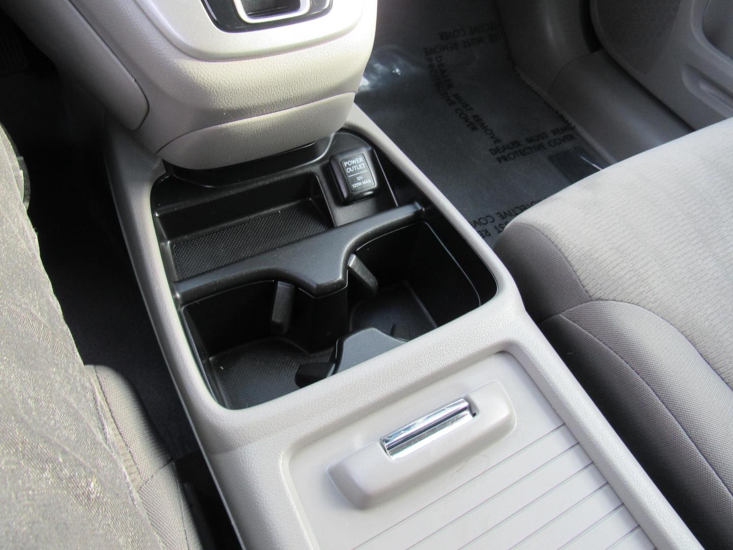 2012 Honda CR-V LX 4WD 5-Speed AT (2HKRM4H38CH) with an 2.4L L4 DOHC 16V engine, 5-Speed Automatic transmission, located at 215 Milton St, Dedham, MA, 02026, (781) 329-5144, 42.241905, -71.157295 - Photo#21