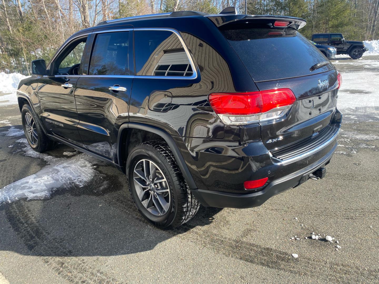 2019 BLACK /Black Jeep Grand Cherokee Limited 4WD (1C4RJFBGXKC) with an 3.6L V6 DOHC 24V engine, Automatic transmission, located at 215 Milton St, Dedham, MA, 02026, (781) 329-5144, 42.241905, -71.157295 - Step into this sleek 2019 Jeep Grand Cherokee, where luxury meets adventure. With a vehicle history report readily available, you can have peace of mind as you hit the road in style. Buckle up and feel the power under the hood as you cruise down the highway, knowing that safety is a top priority wit - Photo#5