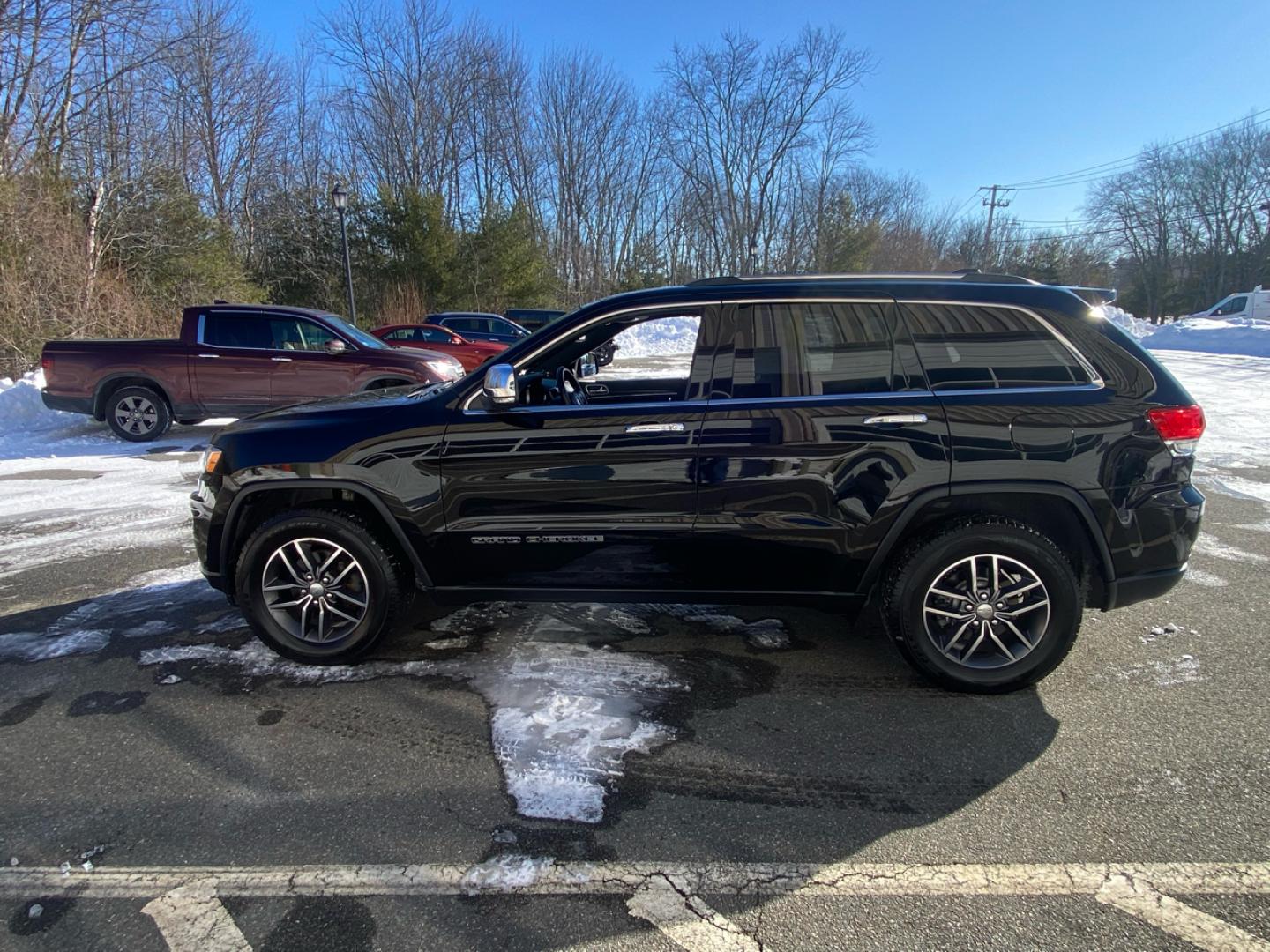 2019 BLACK /Black Jeep Grand Cherokee Limited 4WD (1C4RJFBGXKC) with an 3.6L V6 DOHC 24V engine, Automatic transmission, located at 215 Milton St, Dedham, MA, 02026, (781) 329-5144, 42.241905, -71.157295 - Step into this sleek 2019 Jeep Grand Cherokee, where luxury meets adventure. With a vehicle history report readily available, you can have peace of mind as you hit the road in style. Buckle up and feel the power under the hood as you cruise down the highway, knowing that safety is a top priority wit - Photo#4