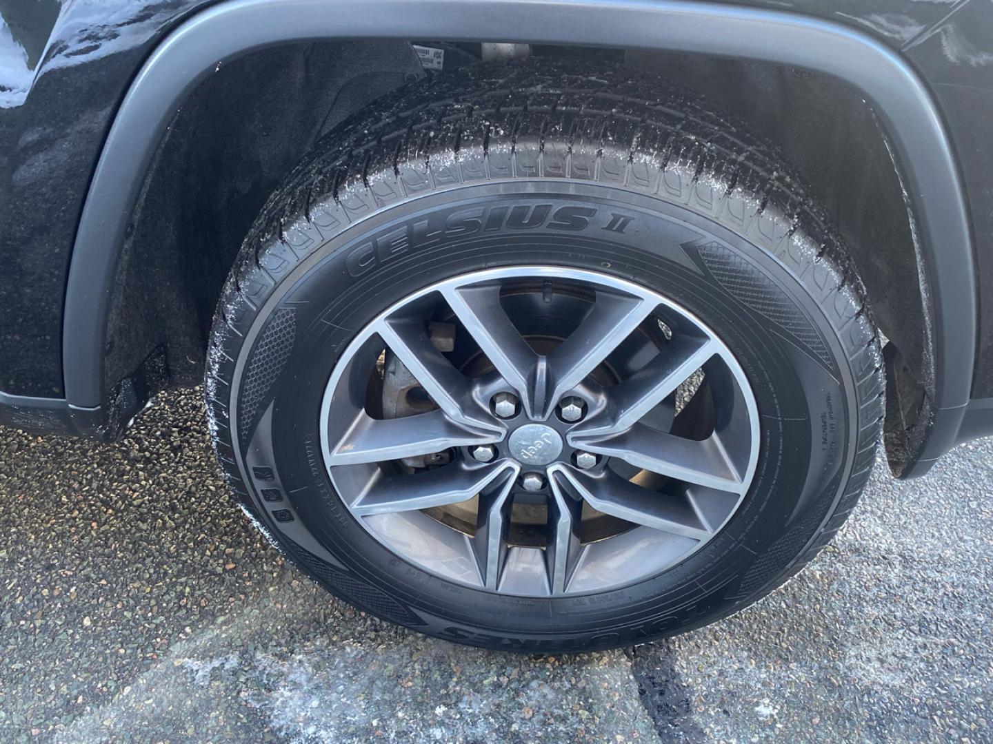 2019 BLACK /Black Jeep Grand Cherokee Limited 4WD (1C4RJFBGXKC) with an 3.6L V6 DOHC 24V engine, Automatic transmission, located at 215 Milton St, Dedham, MA, 02026, (781) 329-5144, 42.241905, -71.157295 - Step into this sleek 2019 Jeep Grand Cherokee, where luxury meets adventure. With a vehicle history report readily available, you can have peace of mind as you hit the road in style. Buckle up and feel the power under the hood as you cruise down the highway, knowing that safety is a top priority wit - Photo#20