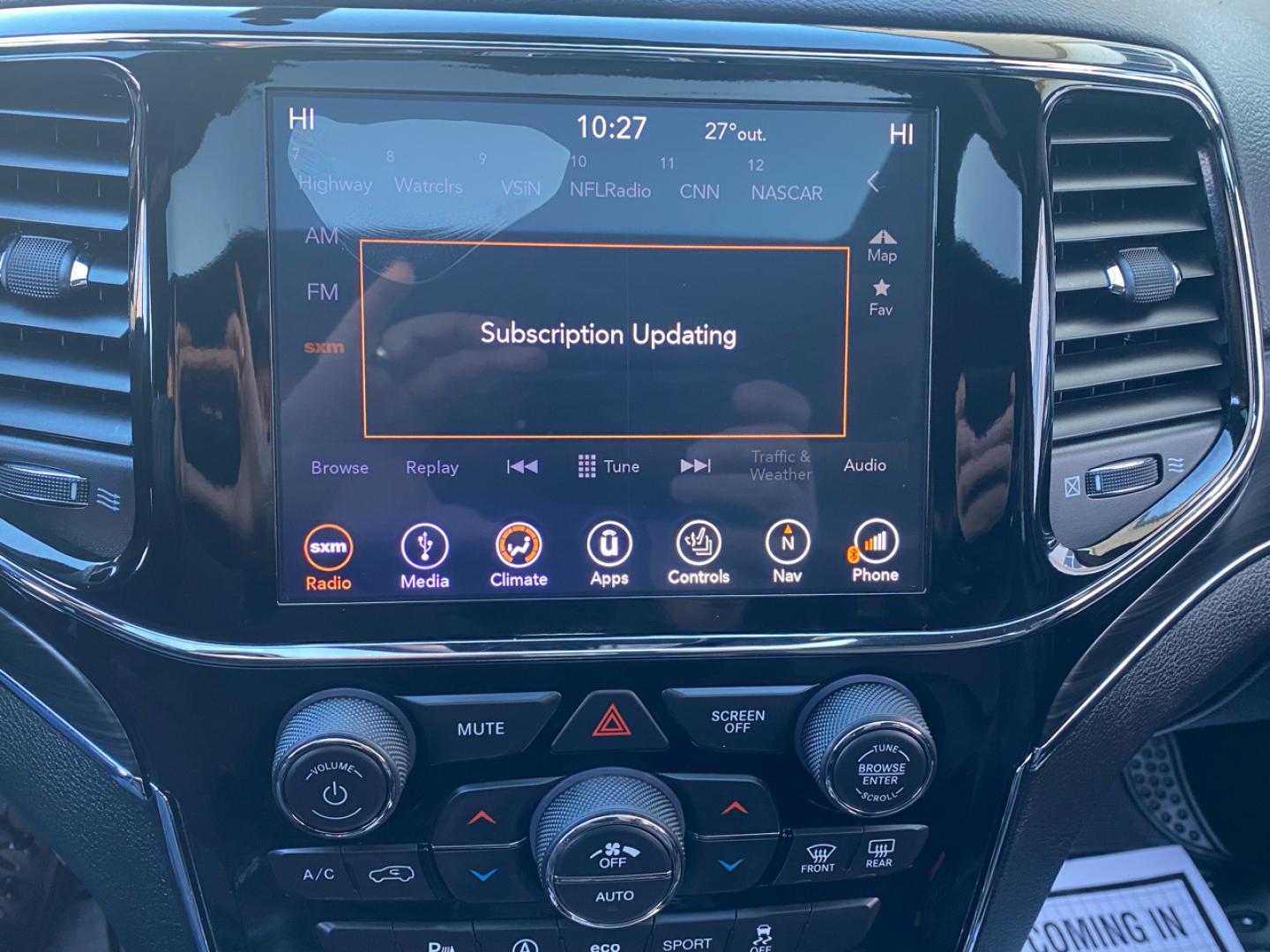 2019 BLACK /Black Jeep Grand Cherokee Limited 4WD (1C4RJFBGXKC) with an 3.6L V6 DOHC 24V engine, Automatic transmission, located at 215 Milton St, Dedham, MA, 02026, (781) 329-5144, 42.241905, -71.157295 - Step into this sleek 2019 Jeep Grand Cherokee, where luxury meets adventure. With a vehicle history report readily available, you can have peace of mind as you hit the road in style. Buckle up and feel the power under the hood as you cruise down the highway, knowing that safety is a top priority wit - Photo#11