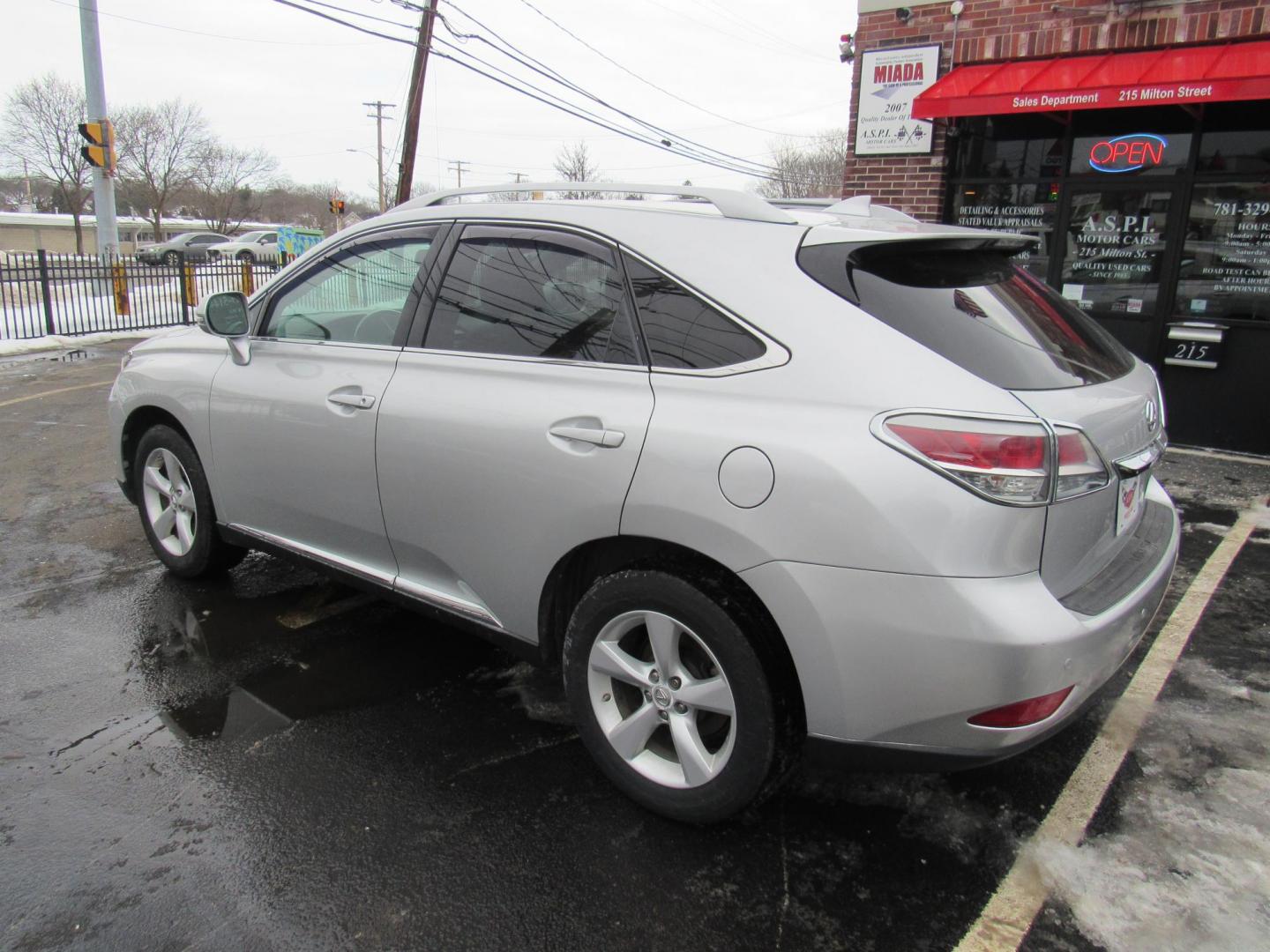 2015 SILVER /Gray Lexus RX 350 AWD (2T2BK1BA2FC) with an 3.5L V6 DOHC 24V engine, 6-Speed Automatic transmission, located at 215 Milton St, Dedham, MA, 02026, (781) 329-5144, 42.241905, -71.157295 - This nice SUV is in excellent condition. Loaded up with Leather. All ASPI Motor Cars vehicles are fully serviced before they are delivered. Comes with a 3/3 warranty included in the price. Call for details. Prices on all vehicles do not include $299.95 Documentation fee, as well as Massachusetts - Photo#4