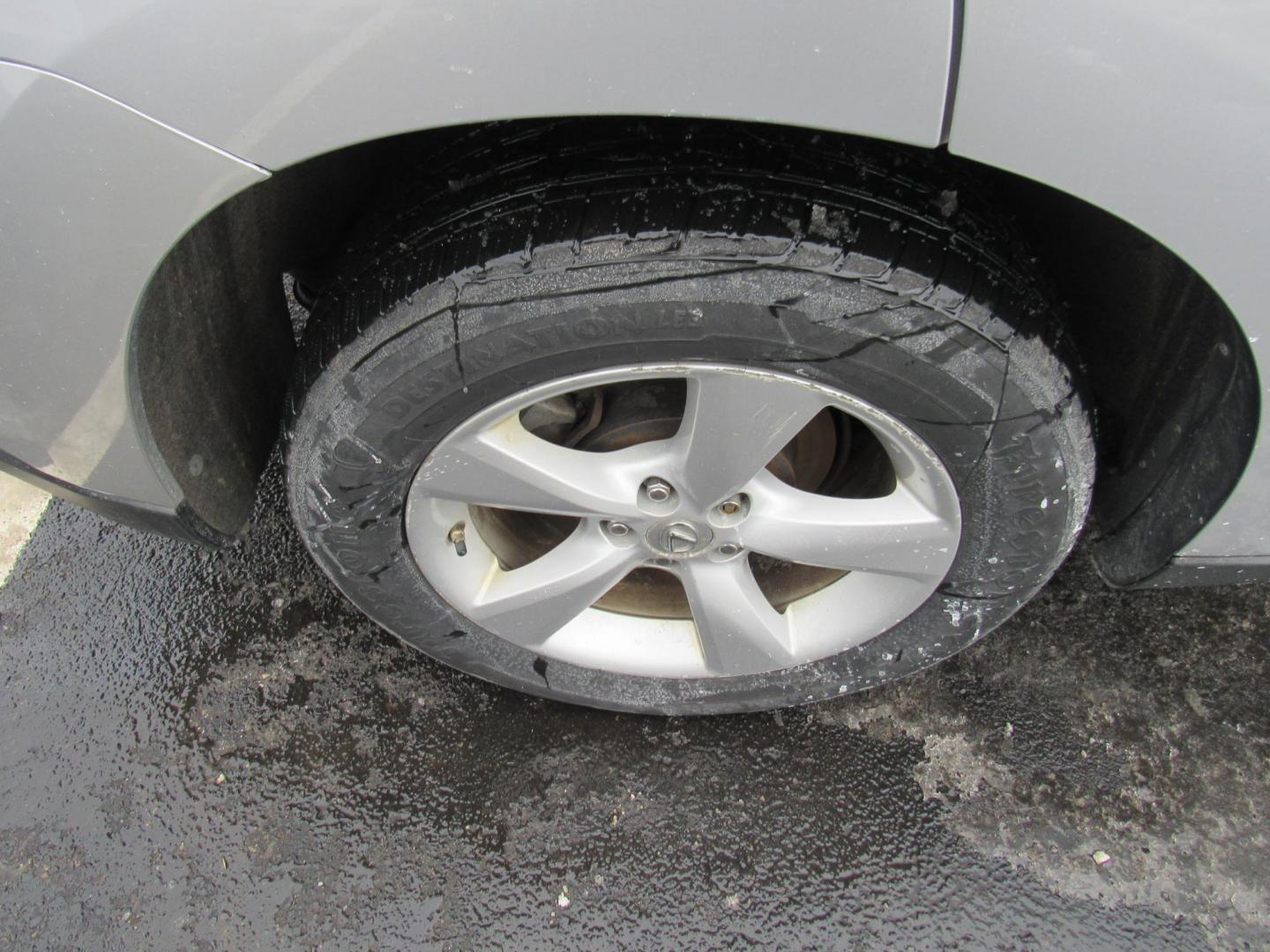 2015 SILVER /Gray Lexus RX 350 AWD (2T2BK1BA2FC) with an 3.5L V6 DOHC 24V engine, 6-Speed Automatic transmission, located at 215 Milton St, Dedham, MA, 02026, (781) 329-5144, 42.241905, -71.157295 - This nice SUV is in excellent condition. Loaded up with Leather. All ASPI Motor Cars vehicles are fully serviced before they are delivered. Comes with a 3/3 warranty included in the price. Call for details. Prices on all vehicles do not include $299.95 Documentation fee, as well as Massachusetts - Photo#8