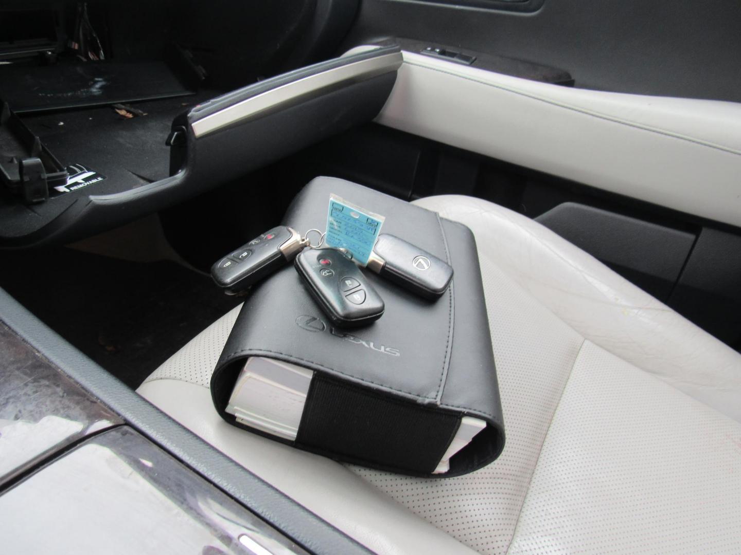 2015 SILVER /Gray Lexus RX 350 AWD (2T2BK1BA2FC) with an 3.5L V6 DOHC 24V engine, 6-Speed Automatic transmission, located at 215 Milton St, Dedham, MA, 02026, (781) 329-5144, 42.241905, -71.157295 - This nice SUV is in excellent condition. Loaded up with Leather. All ASPI Motor Cars vehicles are fully serviced before they are delivered. Comes with a 3/3 warranty included in the price. Call for details. Prices on all vehicles do not include $299.95 Documentation fee, as well as Massachusetts - Photo#18