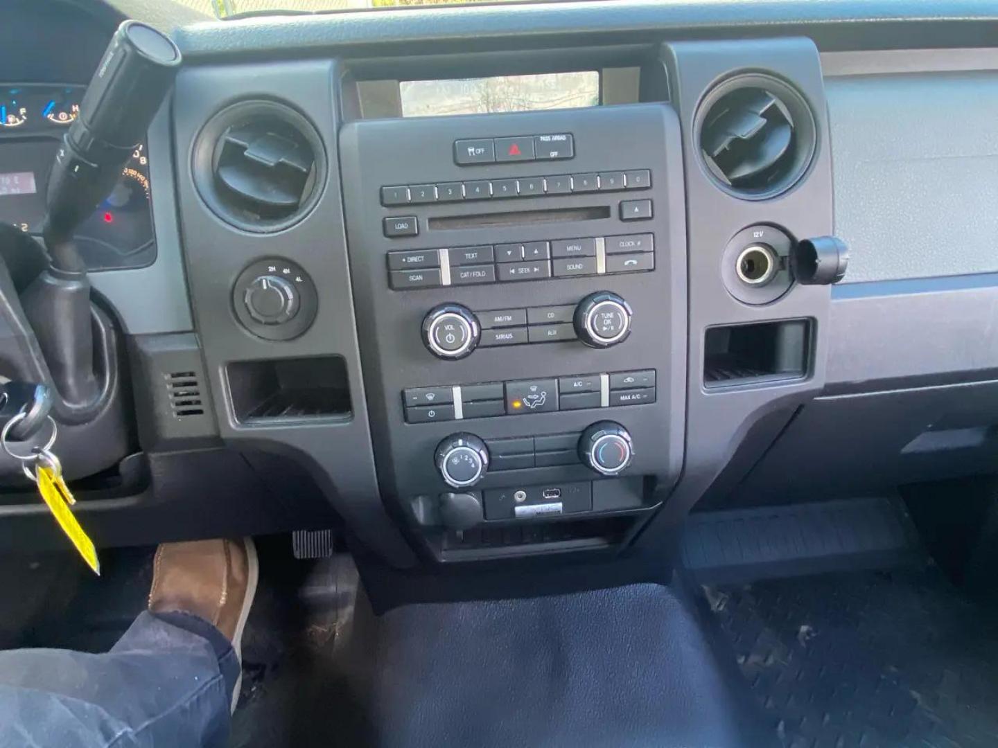 2013 BLACK /gray Ford F-150 SR-5 (1FTMF1EM5DF) with an 3.5L V6 SOHC 24V engine, Automatic transmission, located at 215 Milton St, Dedham, MA, 02026, (781) 329-5144, 42.241905, -71.157295 - Get ready to hit the road in style with this sleek and powerful 2013 Ford F-150! This black beauty not only looks great but packs a punch with its 4WD/AWD capability, ensuring you can handle any terrain with ease. Safety is a top priority with ABS brakes, traction control, and a full array of airbag - Photo#9