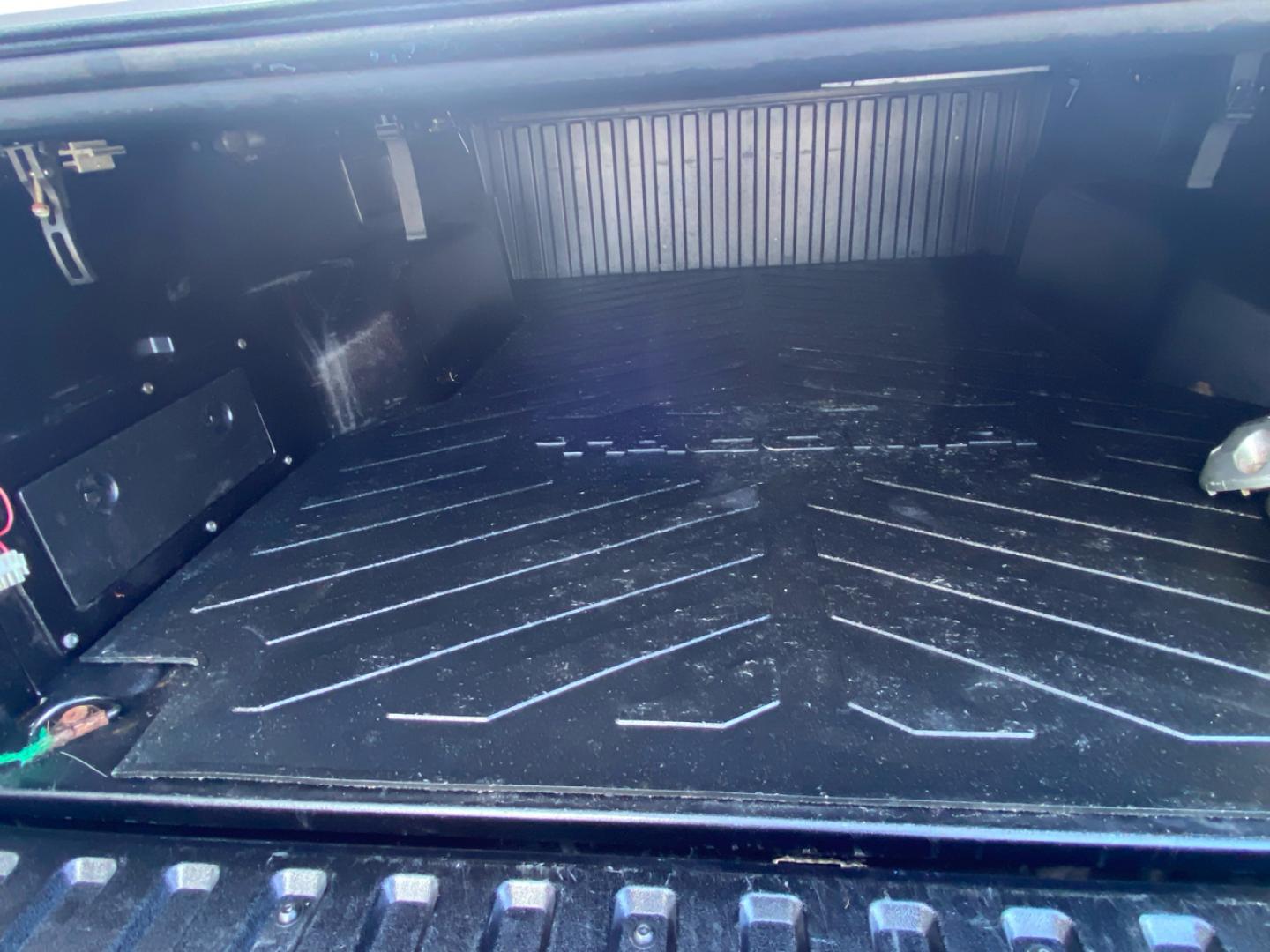 2007 BLACK /Tan Toyota TACOMA SR-5 (1FTMF1EM5DF) with an 3.5L V6 SOHC 24V engine, Automatic transmission, located at 215 Milton St, Dedham, MA, 02026, (781) 329-5144, 42.241905, -71.157295 - Introducing this sleek Black 2007 Toyota Tacoma! This rugged beauty is the perfect blend of style, versatility, and reliability. With its powerful engine and 4WD/AWD capabilities, this truck is ready to conquer any road ahead. The deep tinted glass adds a touch of mystery while keeping you cool on t - Photo#17