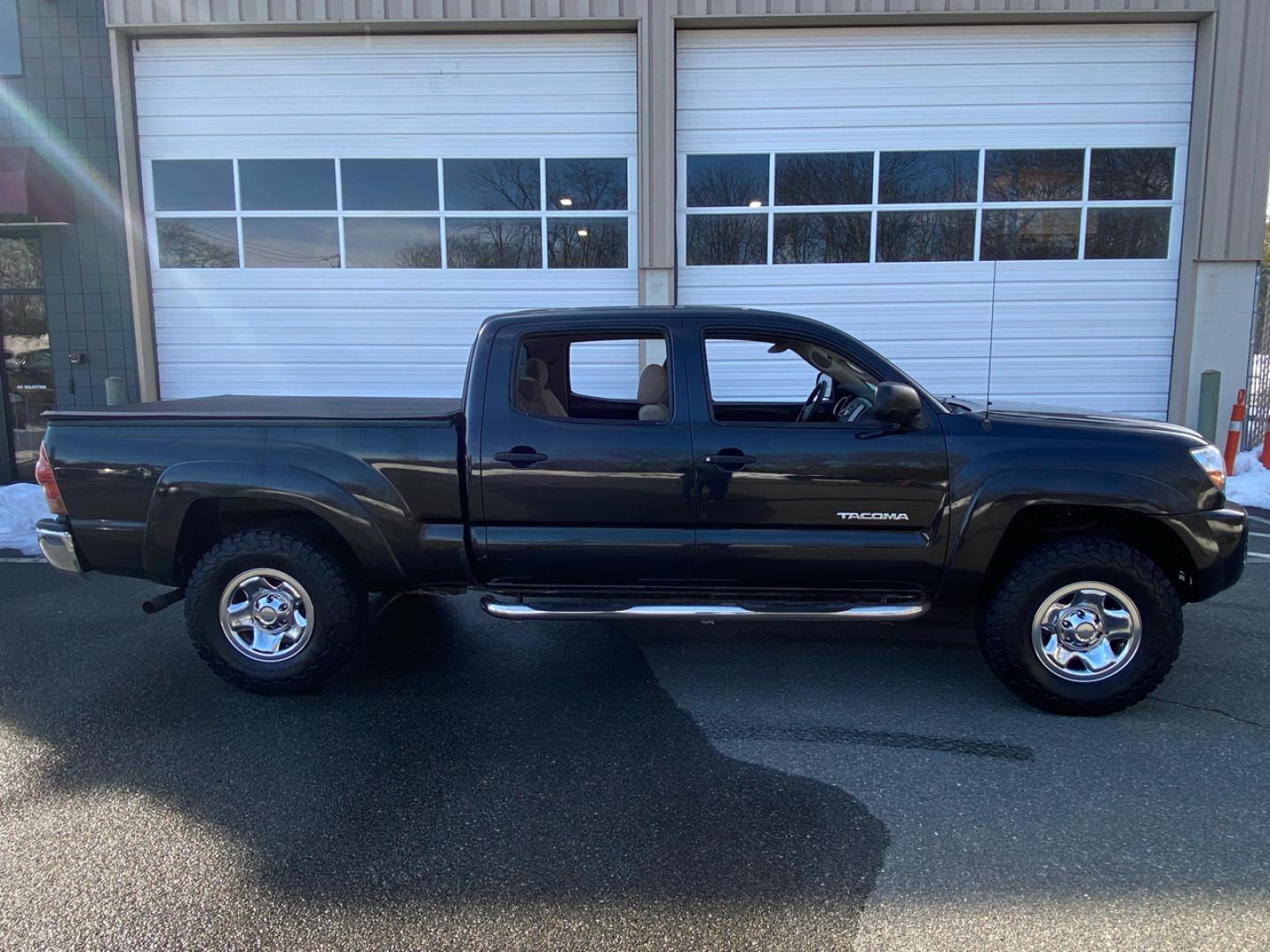 2007 BLACK /Tan Toyota Tacoma Double Cab Long Bed V6 Auto 4WD (5TEMU52N57Z) with an 4.0L V6 DOHC 24V engine, 5-Speed Automatic Overdrive transmission, located at 215 Milton St, Dedham, MA, 02026, (781) 329-5144, 42.241905, -71.157295 - Introducing this sleek Black 2007 Toyota Tacoma! This rugged beauty is the perfect blend of style, versatility, and reliability. With its powerful engine and 4WD/AWD capabilities, this truck is ready to conquer any road ahead. The deep tinted glass adds a touch of mystery while keeping you cool on t - Photo#1