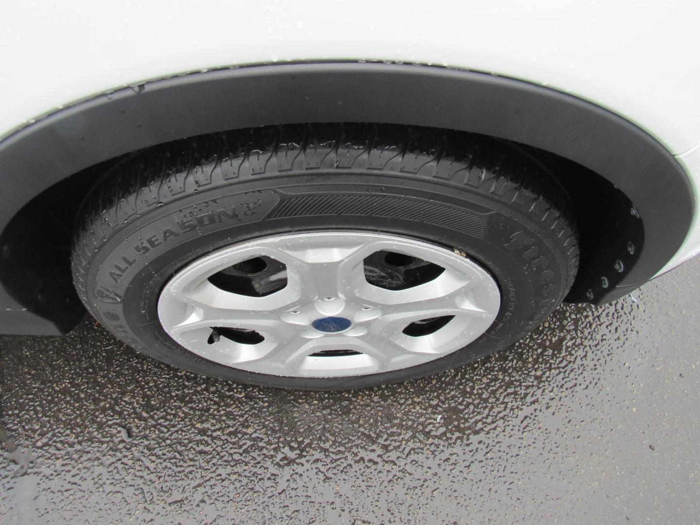 2019 White /Gray Ford Escape S FWD (1FMCU0F78KU) with an 2.5L L4 DOHC 16V engine, Automatic transmission, located at 215 Milton St, Dedham, MA, 02026, (781) 329-5144, 42.241905, -71.157295 - This nice little FWD SUV is in excellent condition. Runs like new. All ASPI Motor Cars vehicles are fully serviced before they are delivered to assure the highest quality used vehicles. Come with a 3/3 warranty included in the price. Call for details. Prices on all vehicles do not include $299.95 - Photo#9