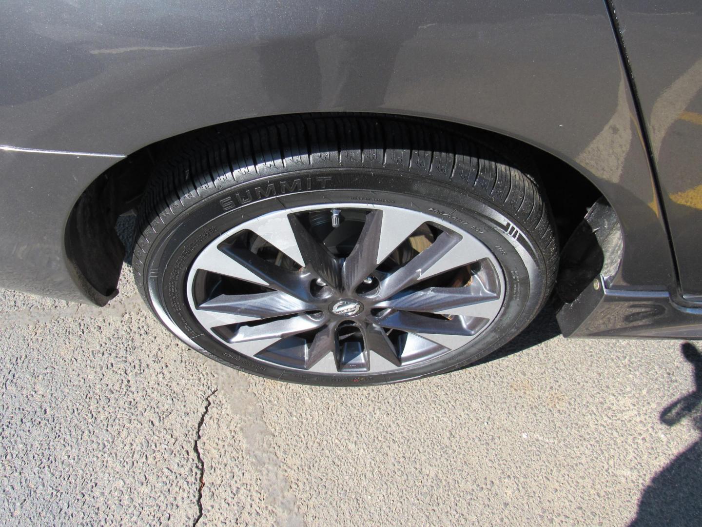 2016 GRAY /Gray Nissan Sentra FE+ S (3N1AB7AP3GY) with an 1.8L L4 SFI DOHC 16V engine, CVT transmission, located at 215 Milton St, Dedham, MA, 02026, (781) 329-5144, 42.241905, -71.157295 - Photo#8