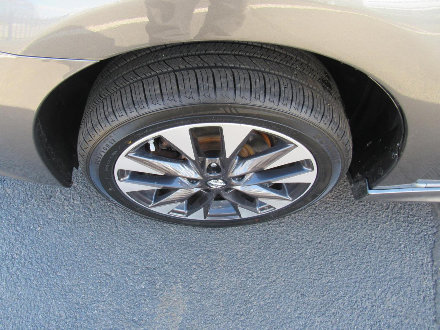 2016 GRAY /Gray Nissan Sentra FE+ S (3N1AB7AP3GY) with an 1.8L L4 SFI DOHC 16V engine, CVT transmission, located at 215 Milton St, Dedham, MA, 02026, (781) 329-5144, 42.241905, -71.157295 - Photo#10