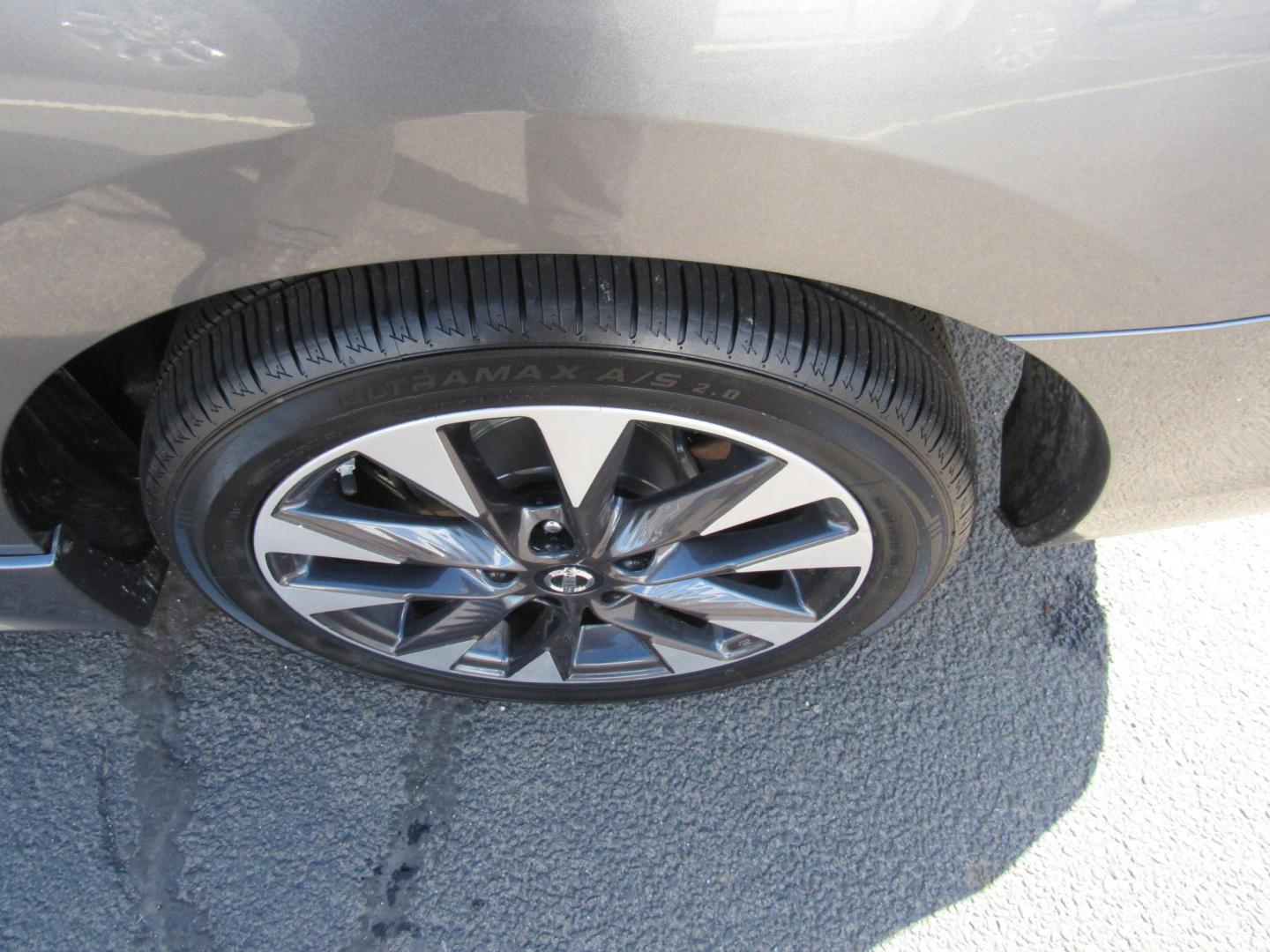 2016 GRAY /Gray Nissan Sentra FE+ S (3N1AB7AP3GY) with an 1.8L L4 SFI DOHC 16V engine, CVT transmission, located at 215 Milton St, Dedham, MA, 02026, (781) 329-5144, 42.241905, -71.157295 - Photo#11