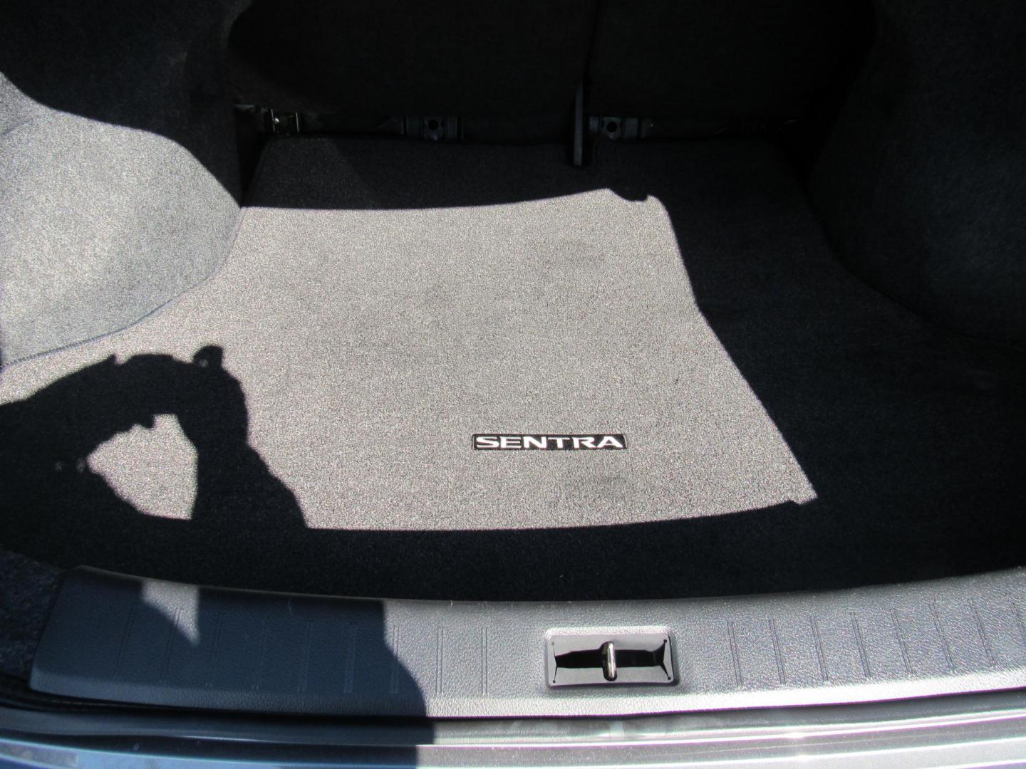 2016 GRAY /Gray Nissan Sentra FE+ S (3N1AB7AP3GY) with an 1.8L L4 SFI DOHC 16V engine, CVT transmission, located at 215 Milton St, Dedham, MA, 02026, (781) 329-5144, 42.241905, -71.157295 - Photo#21