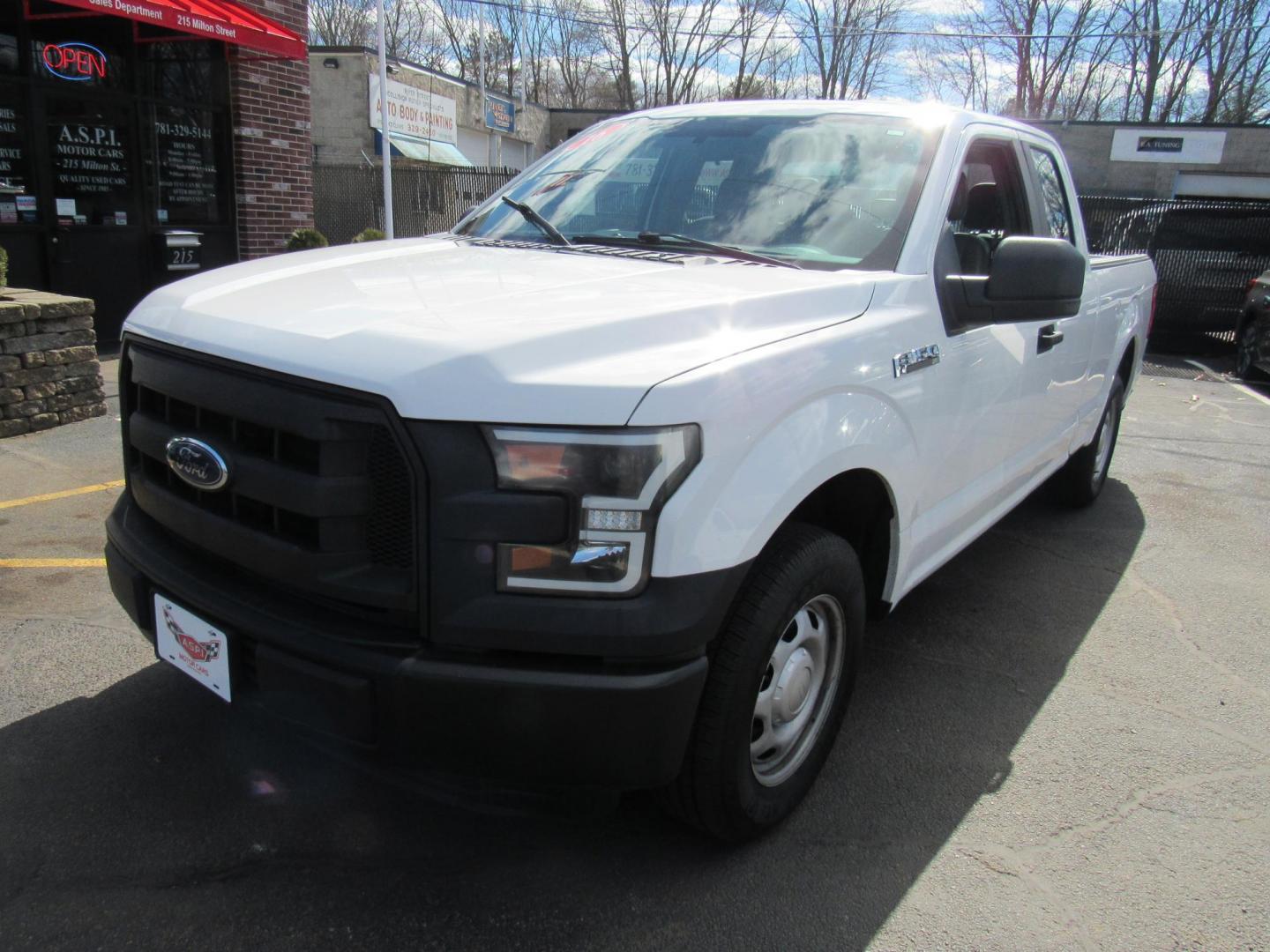2016 White /Gray Ford F-150 XL SuperCab 6.5-ft. Bed 2WD (1FTEX1C8XGF) with an 3.5L V6 DOHC 24V engine, 6A transmission, located at 215 Milton St, Dedham, MA, 02026, (781) 329-5144, 42.241905, -71.157295 - Photo#2
