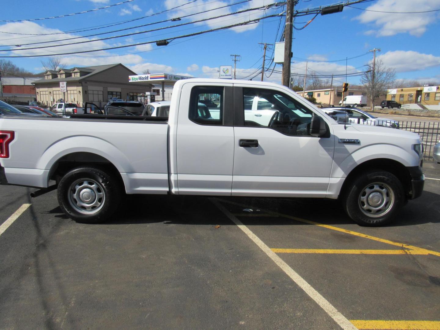 2016 White /Gray Ford F-150 XL SuperCab 6.5-ft. Bed 2WD (1FTEX1C8XGF) with an 3.5L V6 DOHC 24V engine, 6A transmission, located at 215 Milton St, Dedham, MA, 02026, (781) 329-5144, 42.241905, -71.157295 - Photo#7