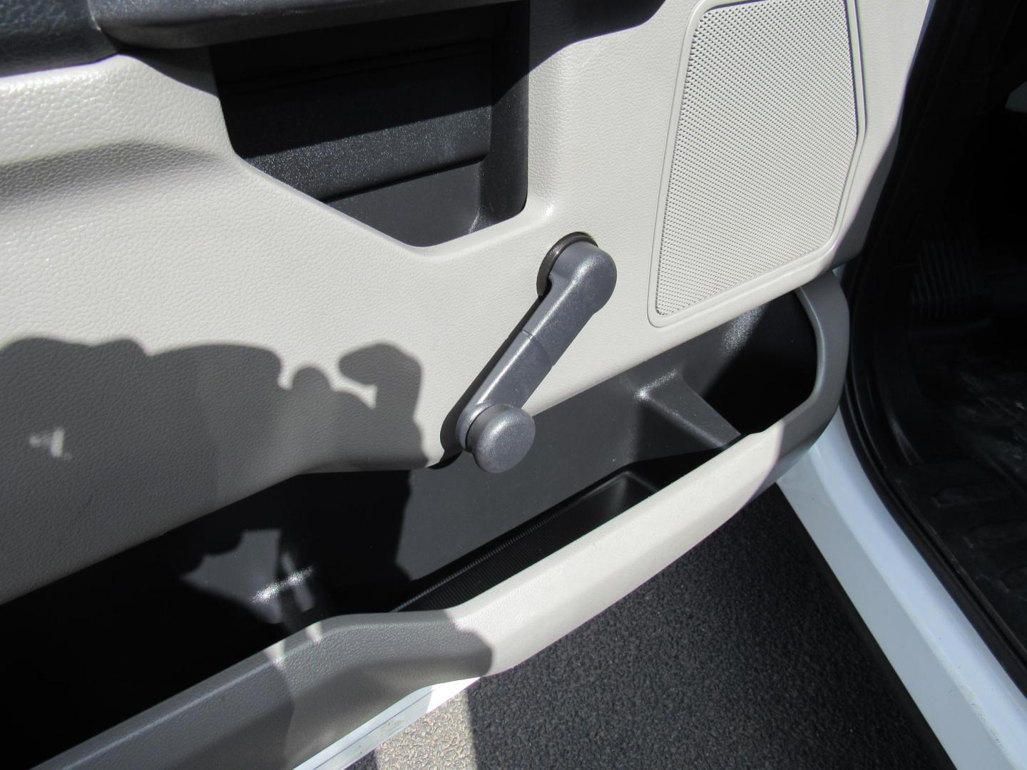 2016 White /Gray Ford F-150 XL SuperCab 6.5-ft. Bed 2WD (1FTEX1C8XGF) with an 3.5L V6 DOHC 24V engine, 6A transmission, located at 215 Milton St, Dedham, MA, 02026, (781) 329-5144, 42.241905, -71.157295 - Photo#11