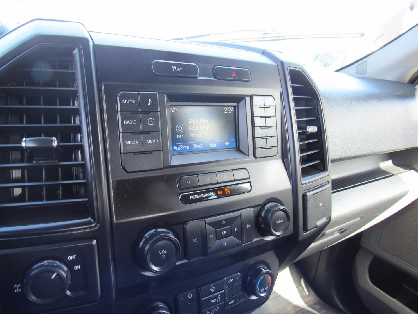 2016 White /Gray Ford F-150 XL SuperCab 6.5-ft. Bed 2WD (1FTEX1C8XGF) with an 3.5L V6 DOHC 24V engine, 6A transmission, located at 215 Milton St, Dedham, MA, 02026, (781) 329-5144, 42.241905, -71.157295 - Photo#14
