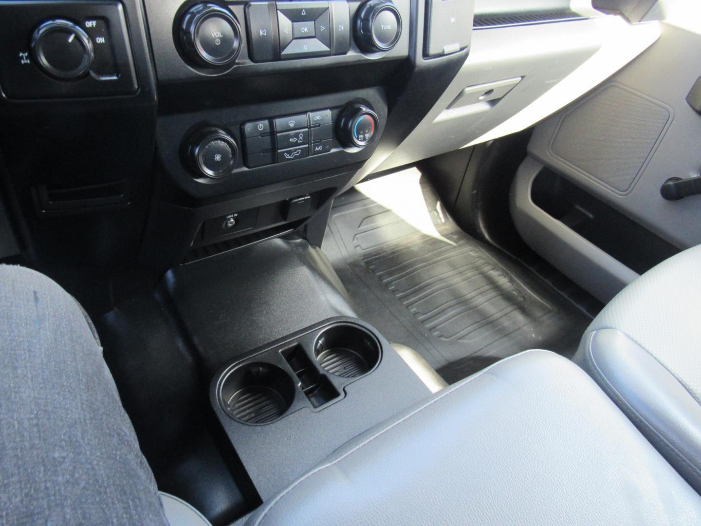 2016 White /Gray Ford F-150 XL SuperCab 6.5-ft. Bed 2WD (1FTEX1C8XGF) with an 3.5L V6 DOHC 24V engine, 6A transmission, located at 215 Milton St, Dedham, MA, 02026, (781) 329-5144, 42.241905, -71.157295 - Photo#15