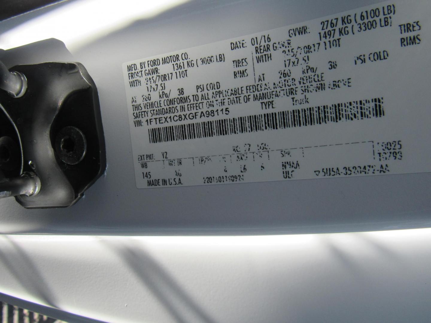 2016 White /Gray Ford F-150 XL SuperCab 6.5-ft. Bed 2WD (1FTEX1C8XGF) with an 3.5L V6 DOHC 24V engine, 6A transmission, located at 215 Milton St, Dedham, MA, 02026, (781) 329-5144, 42.241905, -71.157295 - Photo#17