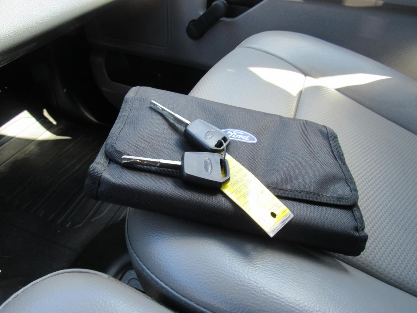 2016 White /Gray Ford F-150 XL SuperCab 6.5-ft. Bed 2WD (1FTEX1C8XGF) with an 3.5L V6 DOHC 24V engine, 6A transmission, located at 215 Milton St, Dedham, MA, 02026, (781) 329-5144, 42.241905, -71.157295 - Photo#16