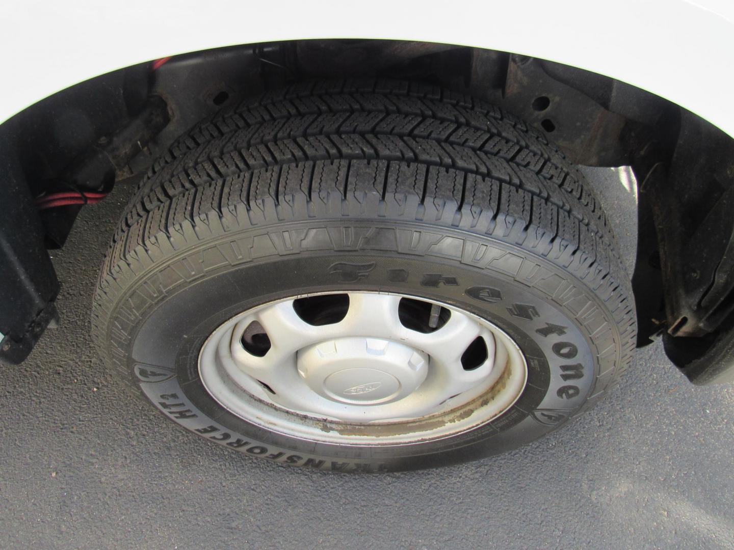 2016 White /Gray Ford F-150 XL SuperCab 6.5-ft. Bed 2WD (1FTEX1C8XGF) with an 3.5L V6 DOHC 24V engine, 6A transmission, located at 215 Milton St, Dedham, MA, 02026, (781) 329-5144, 42.241905, -71.157295 - Photo#19