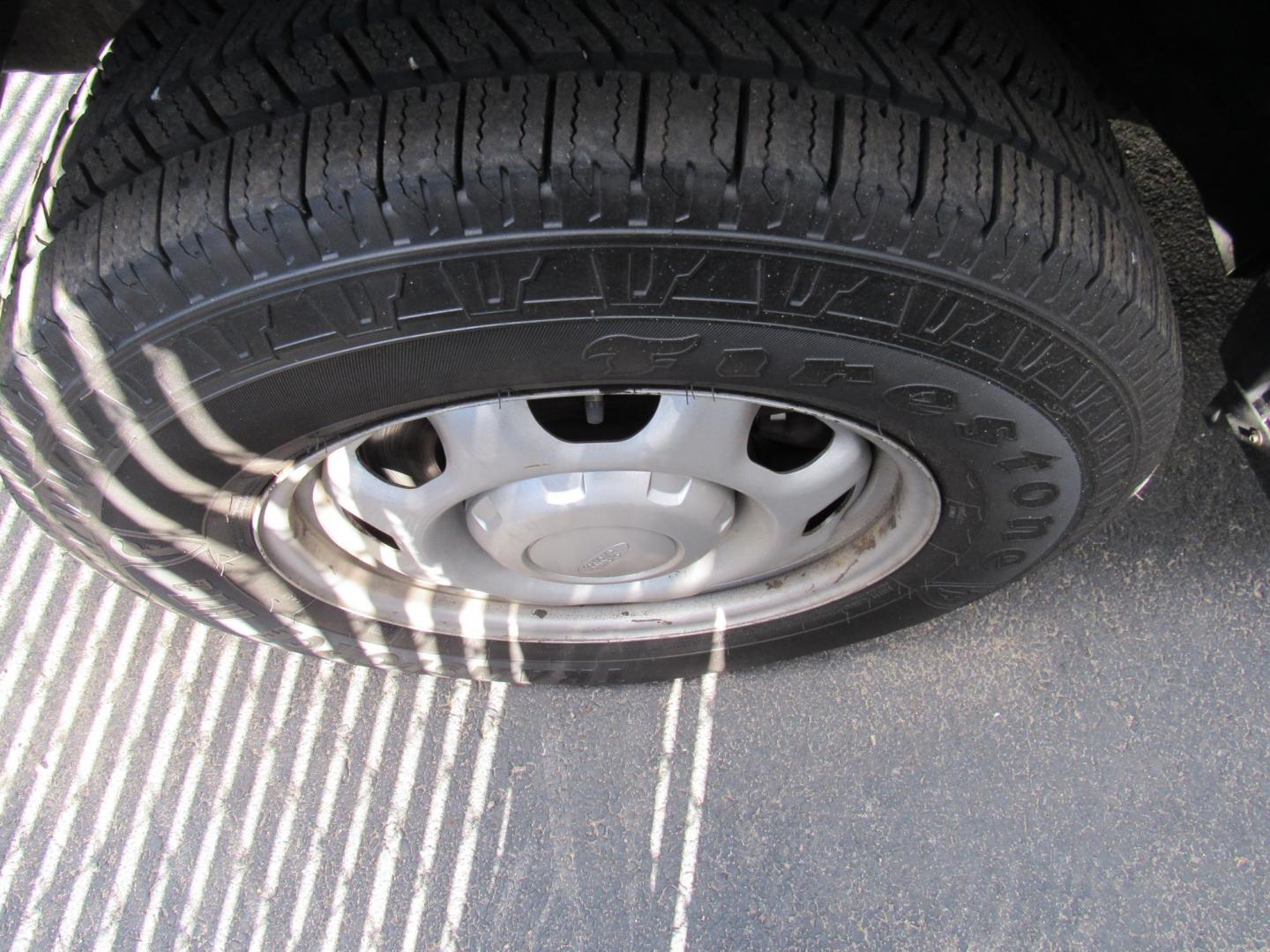 2016 White /Gray Ford F-150 XL SuperCab 6.5-ft. Bed 2WD (1FTEX1C8XGF) with an 3.5L V6 DOHC 24V engine, 6A transmission, located at 215 Milton St, Dedham, MA, 02026, (781) 329-5144, 42.241905, -71.157295 - Photo#21