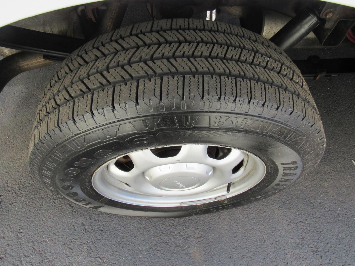 2016 White /Gray Ford F-150 XL SuperCab 6.5-ft. Bed 2WD (1FTEX1C8XGF) with an 3.5L V6 DOHC 24V engine, 6A transmission, located at 215 Milton St, Dedham, MA, 02026, (781) 329-5144, 42.241905, -71.157295 - Photo#20