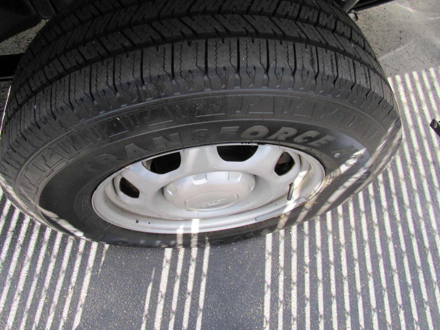 2016 White /Gray Ford F-150 XL SuperCab 6.5-ft. Bed 2WD (1FTEX1C8XGF) with an 3.5L V6 DOHC 24V engine, 6A transmission, located at 215 Milton St, Dedham, MA, 02026, (781) 329-5144, 42.241905, -71.157295 - Photo#22