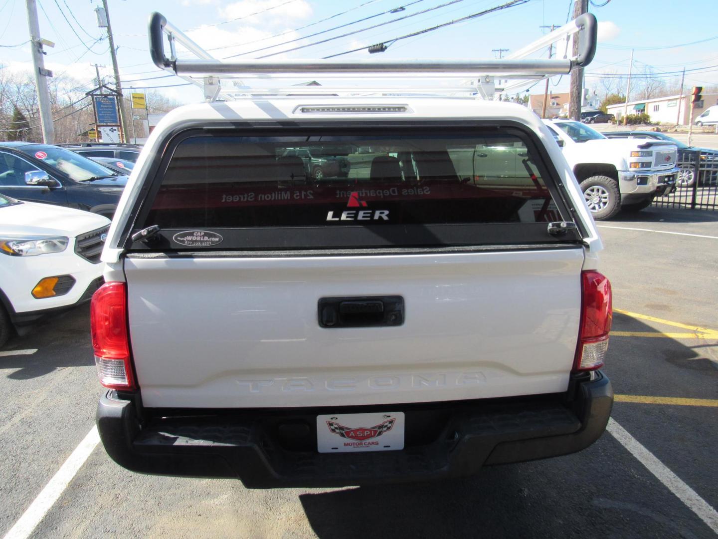 2017 White /Gray Toyota Tacoma SR5 Access Cab I4 6AT 2WD (5TFRX5GN2HX) with an 2.7L L4 DOHC 16V engine, 6A transmission, located at 215 Milton St, Dedham, MA, 02026, (781) 329-5144, 42.241905, -71.157295 - Photo#7
