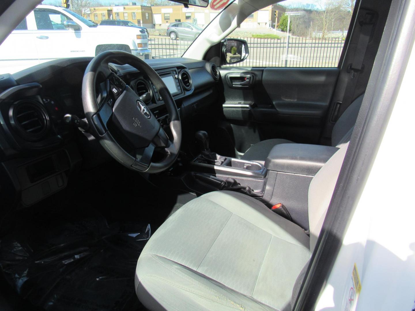 2017 White /Gray Toyota Tacoma SR5 Access Cab I4 6AT 2WD (5TFRX5GN2HX) with an 2.7L L4 DOHC 16V engine, 6A transmission, located at 215 Milton St, Dedham, MA, 02026, (781) 329-5144, 42.241905, -71.157295 - Photo#14