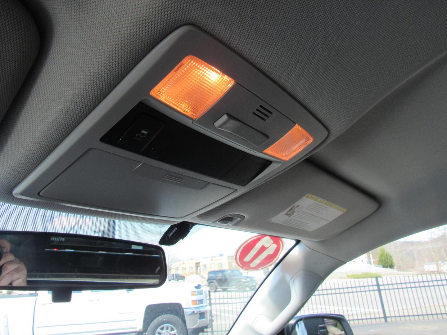 2017 White /Gray Toyota Tacoma SR5 Access Cab I4 6AT 2WD (5TFRX5GN2HX) with an 2.7L L4 DOHC 16V engine, 6A transmission, located at 215 Milton St, Dedham, MA, 02026, (781) 329-5144, 42.241905, -71.157295 - Photo#20