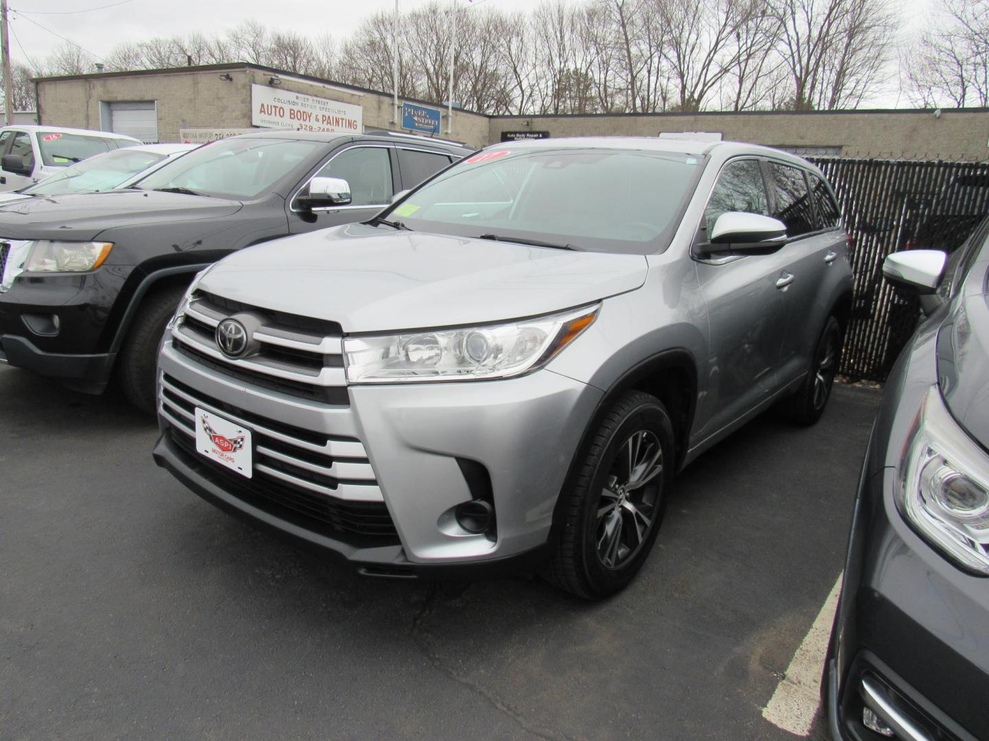 2017 SILVER /Gray Toyota Highlander LE FWD I4 (5TDZARFH4HS) with an 2.7L L4 DOHC 16V engine, 6A transmission, located at 215 Milton St, Dedham, MA, 02026, (781) 329-5144, 42.241905, -71.157295 - This dependable 7 passenger vehicle is ready for the family. The vehicle has a few scratches and paint work but overall is very clean. Runs great. All ASPI Motor Cars vehicles are fully serviced before they are delivered to assure the highest quality used vehicles. Come with a 3/3 warranty included - Photo#2