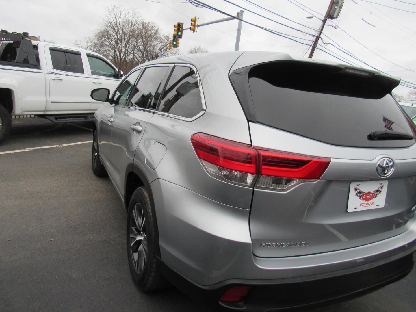2017 SILVER /Gray Toyota Highlander LE FWD I4 (5TDZARFH4HS) with an 2.7L L4 DOHC 16V engine, 6A transmission, located at 215 Milton St, Dedham, MA, 02026, (781) 329-5144, 42.241905, -71.157295 - This dependable 7 passenger vehicle is ready for the family. The vehicle has a few scratches and paint work but overall is very clean. Runs great. All ASPI Motor Cars vehicles are fully serviced before they are delivered to assure the highest quality used vehicles. Come with a 3/3 warranty included - Photo#4