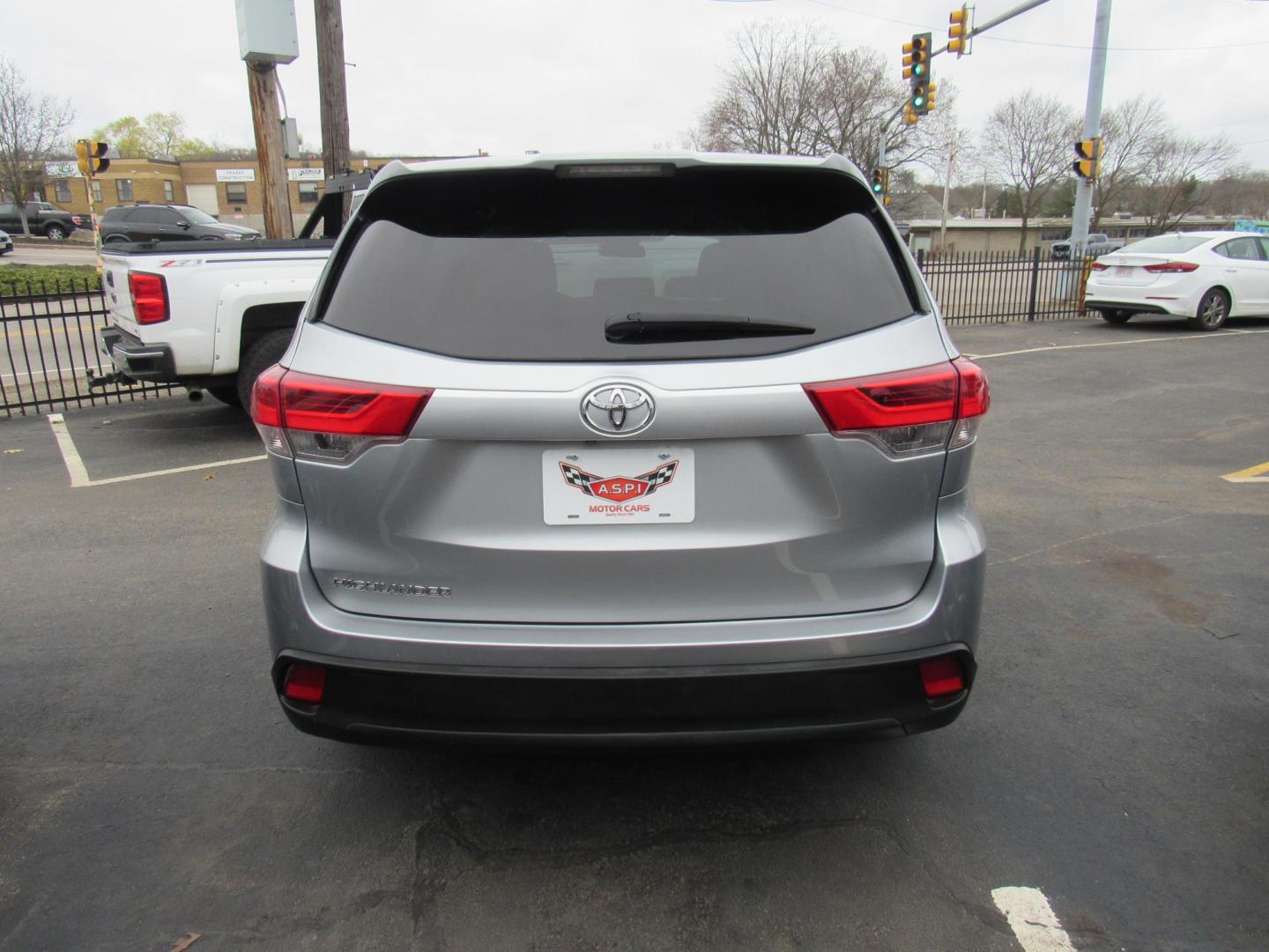 2017 SILVER /Gray Toyota Highlander LE FWD I4 (5TDZARFH4HS) with an 2.7L L4 DOHC 16V engine, 6A transmission, located at 215 Milton St, Dedham, MA, 02026, (781) 329-5144, 42.241905, -71.157295 - This dependable 7 passenger vehicle is ready for the family. The vehicle has a few scratches and paint work but overall is very clean. Runs great. All ASPI Motor Cars vehicles are fully serviced before they are delivered to assure the highest quality used vehicles. Come with a 3/3 warranty included - Photo#5