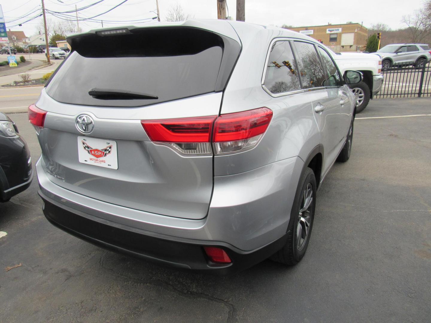 2017 SILVER /Gray Toyota Highlander LE FWD I4 (5TDZARFH4HS) with an 2.7L L4 DOHC 16V engine, 6A transmission, located at 215 Milton St, Dedham, MA, 02026, (781) 329-5144, 42.241905, -71.157295 - This dependable 7 passenger vehicle is ready for the family. The vehicle has a few scratches and paint work but overall is very clean. Runs great. All ASPI Motor Cars vehicles are fully serviced before they are delivered to assure the highest quality used vehicles. Come with a 3/3 warranty included - Photo#6