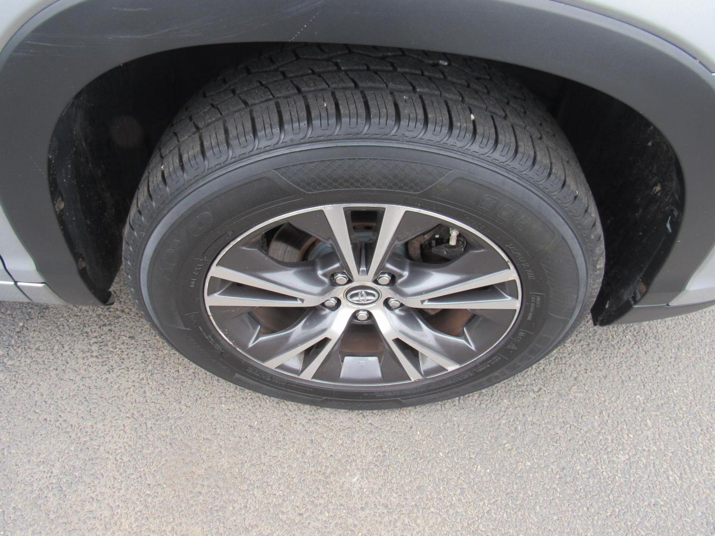 2017 SILVER /Gray Toyota Highlander LE FWD I4 (5TDZARFH4HS) with an 2.7L L4 DOHC 16V engine, 6A transmission, located at 215 Milton St, Dedham, MA, 02026, (781) 329-5144, 42.241905, -71.157295 - This dependable 7 passenger vehicle is ready for the family. The vehicle has a few scratches and paint work but overall is very clean. Runs great. All ASPI Motor Cars vehicles are fully serviced before they are delivered to assure the highest quality used vehicles. Come with a 3/3 warranty included - Photo#9