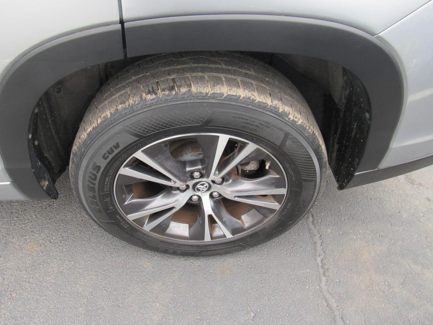 2017 SILVER /Gray Toyota Highlander LE FWD I4 (5TDZARFH4HS) with an 2.7L L4 DOHC 16V engine, 6A transmission, located at 215 Milton St, Dedham, MA, 02026, (781) 329-5144, 42.241905, -71.157295 - This dependable 7 passenger vehicle is ready for the family. The vehicle has a few scratches and paint work but overall is very clean. Runs great. All ASPI Motor Cars vehicles are fully serviced before they are delivered to assure the highest quality used vehicles. Come with a 3/3 warranty included - Photo#11