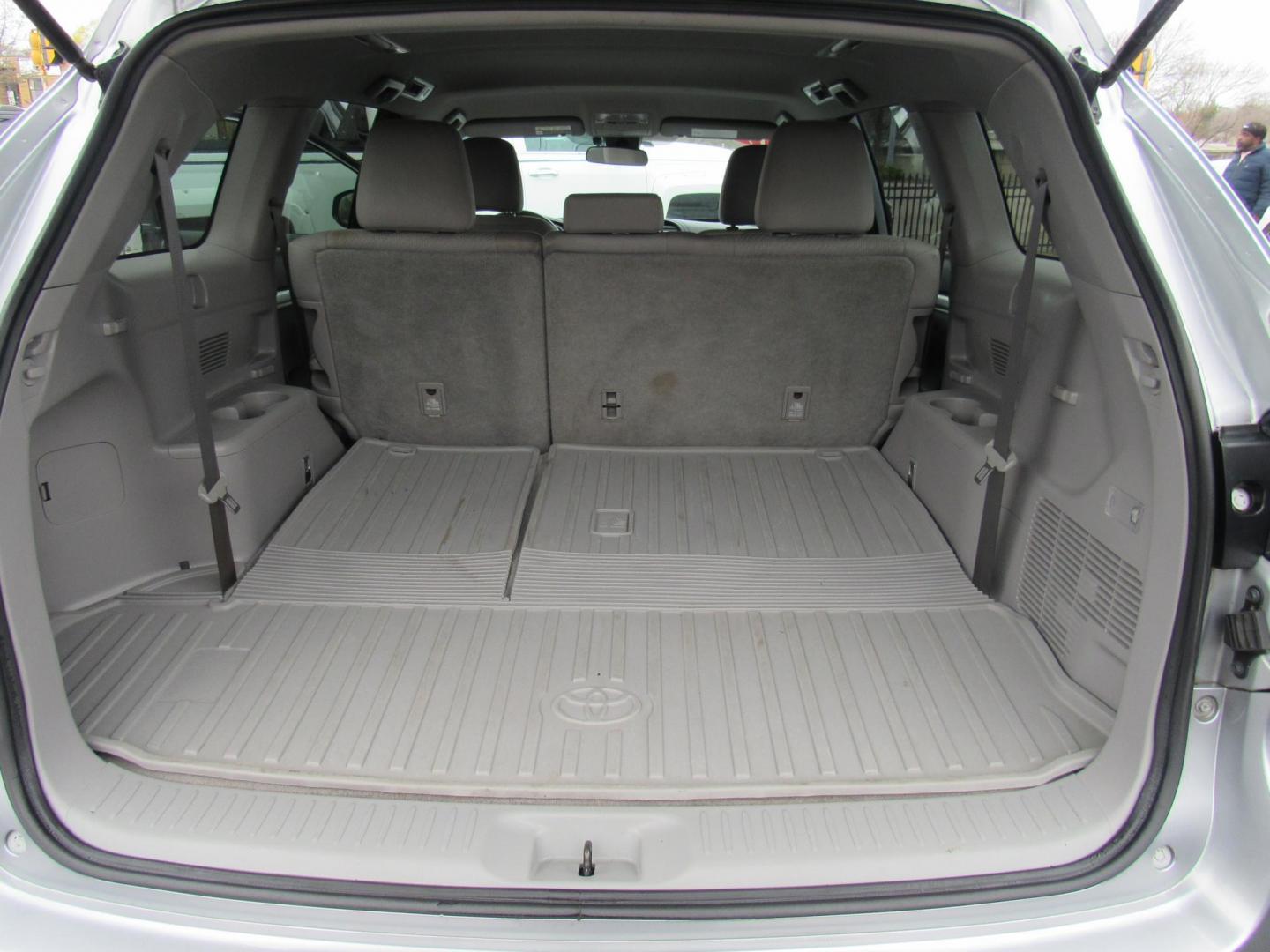 2017 SILVER /Gray Toyota Highlander LE FWD I4 (5TDZARFH4HS) with an 2.7L L4 DOHC 16V engine, 6A transmission, located at 215 Milton St, Dedham, MA, 02026, (781) 329-5144, 42.241905, -71.157295 - This dependable 7 passenger vehicle is ready for the family. The vehicle has a few scratches and paint work but overall is very clean. Runs great. All ASPI Motor Cars vehicles are fully serviced before they are delivered to assure the highest quality used vehicles. Come with a 3/3 warranty included - Photo#15