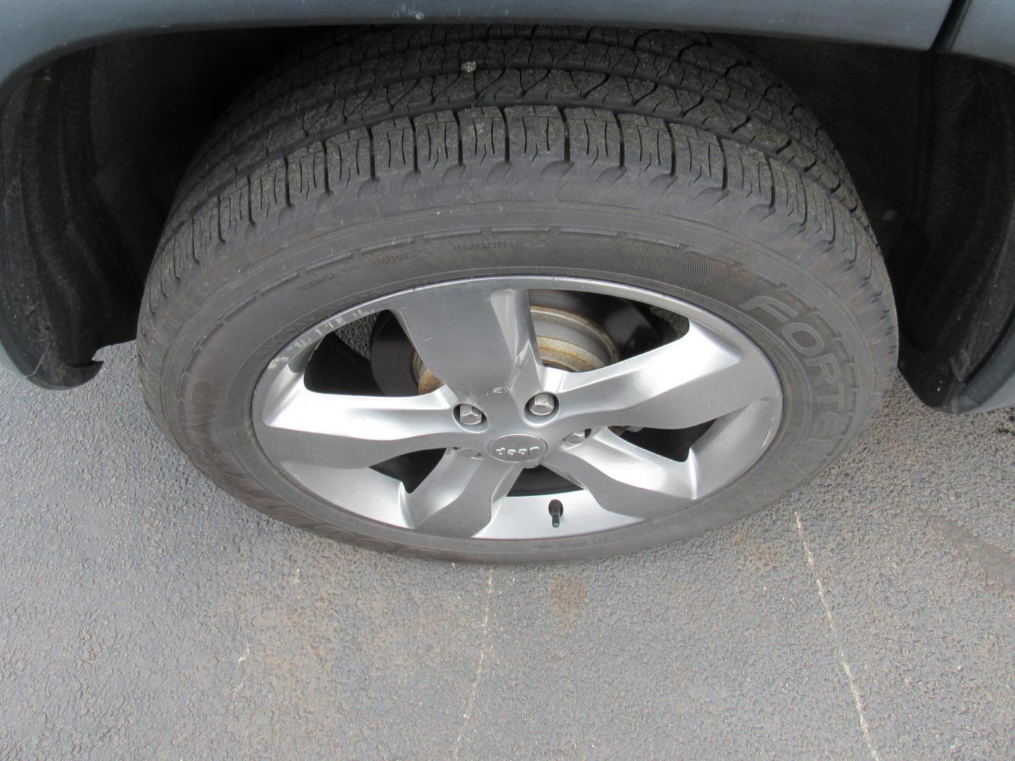 2013 BLACK /Tan Jeep Grand Cherokee Overland 4WD (1C4RJFCT6DC) with an 5.7L V8 OHV 16V engine, 5-Speed Automatic transmission, located at 215 Milton St, Dedham, MA, 02026, (781) 329-5144, 42.241905, -71.157295 - There is not many options this low mile Grand Cherokee does not have. Summit edition, panoramic roof, Leather, Loaded up. In excellent condition for the year, you won't believe it is a 2013. All ASPI Motor Cars vehicles are fully serviced before they are delivered to assure the highest quality used - Photo#8