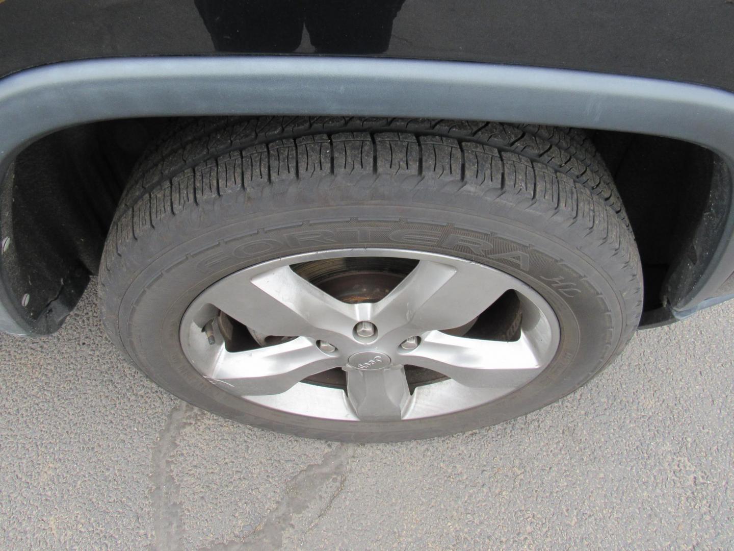 2013 BLACK /Tan Jeep Grand Cherokee Overland 4WD (1C4RJFCT6DC) with an 5.7L V8 OHV 16V engine, 5-Speed Automatic transmission, located at 215 Milton St, Dedham, MA, 02026, (781) 329-5144, 42.241905, -71.157295 - There is not many options this low mile Grand Cherokee does not have. Summit edition, panoramic roof, Leather, Loaded up. In excellent condition for the year, you won't believe it is a 2013. All ASPI Motor Cars vehicles are fully serviced before they are delivered to assure the highest quality used - Photo#9