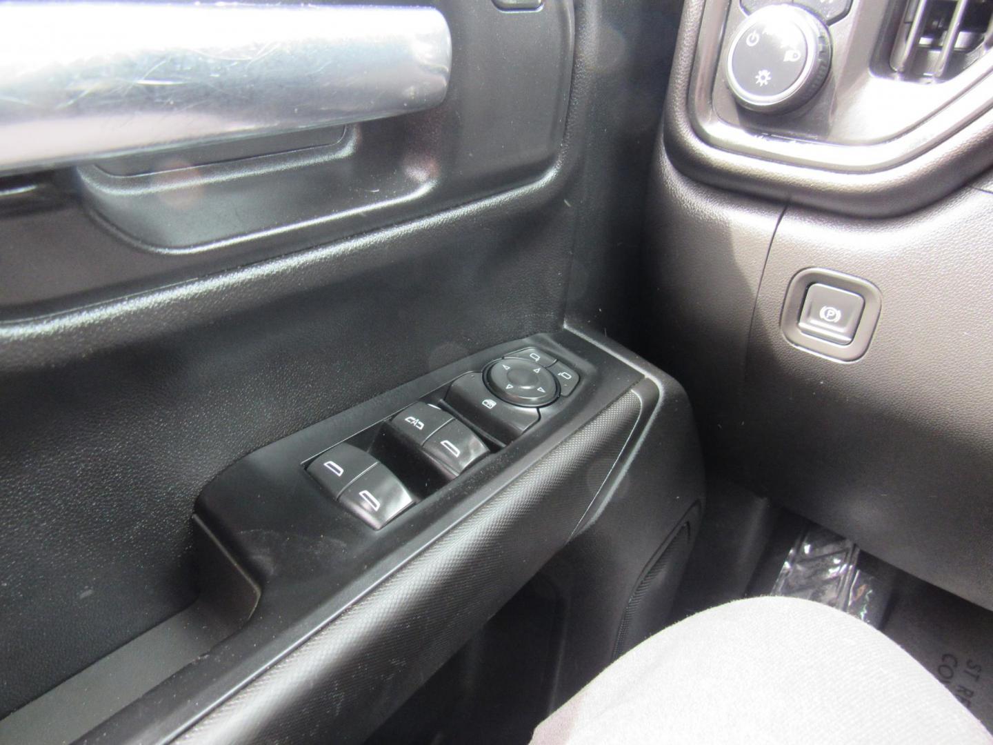 2021 Red /Gray Chevrolet Silverado 1500 Custom Crew Cab Short Box 4WD (1GCPYBEKXMZ) with an 2.7L L4 DOHC 16V TURBO engine, 6A transmission, located at 215 Milton St, Dedham, MA, 02026, (781) 329-5144, 42.241905, -71.157295 - Photo#21