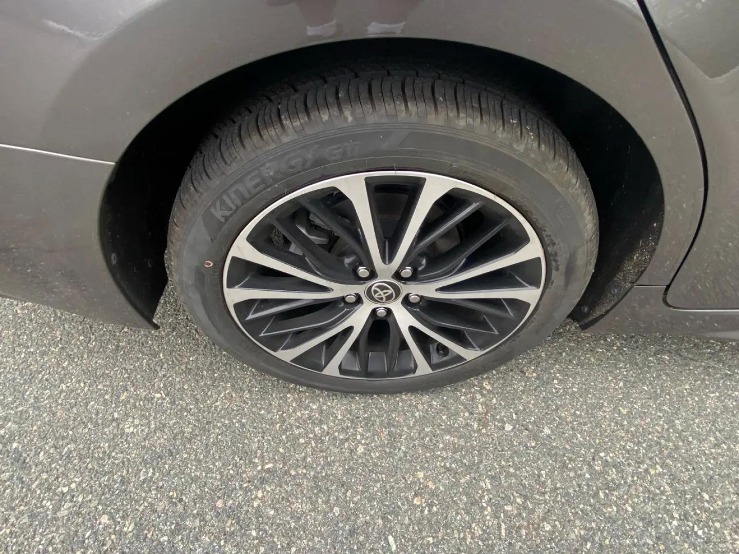 2020 bronze /Grey Toyota Camry SE (4T1G11AK3LU) with an 2.5L L4 DOHC 16V engine, 8A transmission, located at 215 Milton St, Dedham, MA, 02026, (781) 329-5144, 42.241905, -71.157295 - Get ready to cruise in style with this sleek Bronze 2020 Toyota Camry! This beauty not only offers a smooth ride but also prioritizes safety with features like Child Safety Door Locks and multiple airbags. Worried about theft? No need to fret, as this car comes equipped with Vehicle Anti-Theft techn - Photo#20