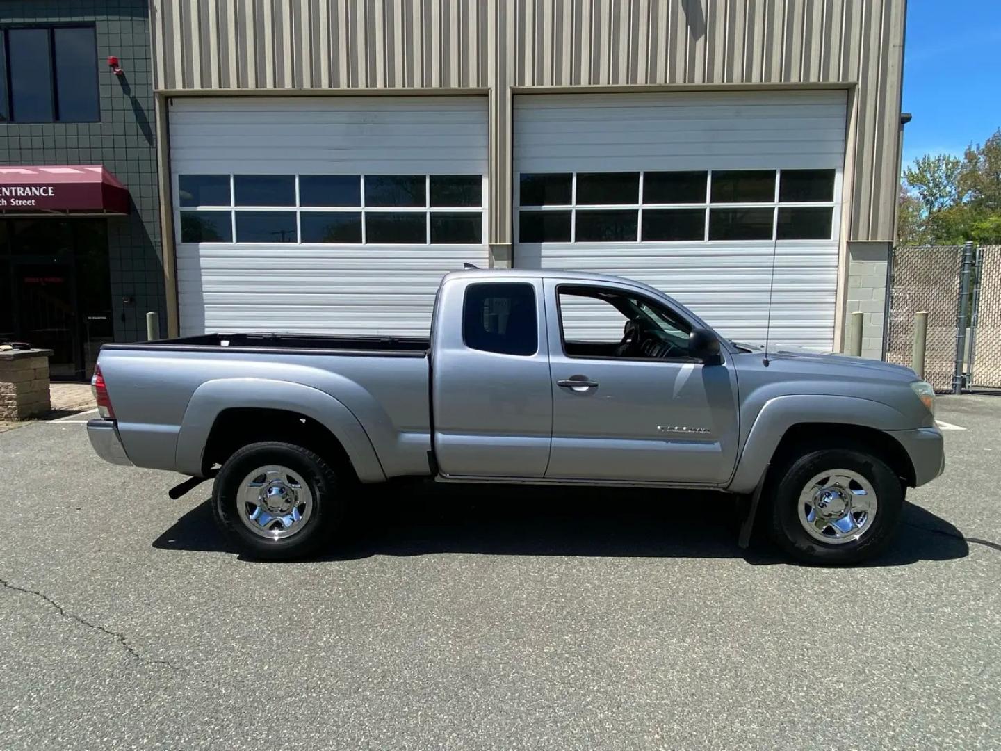 2014 Silver /Grey Toyota Tacoma Access Cab I4 5MT 4WD (5TFUX4EN1EX) with an 2.7L L4 DOHC 16V engine, Automatic transmission, located at 215 Milton St, Dedham, MA, 02026, (781) 329-5144, 42.241905, -71.157295 - Meet the silver 2014 Toyota Tacoma—a hardworking used truck that’s ready for weekday duty and weekend dirt. With a 2.7L 4-cylinder gasoline engine and an automatic transmission, it keeps things simple, dependable, and easy to drive, while its 4WD drivetrain is there when the pavement ends and th - Photo#1