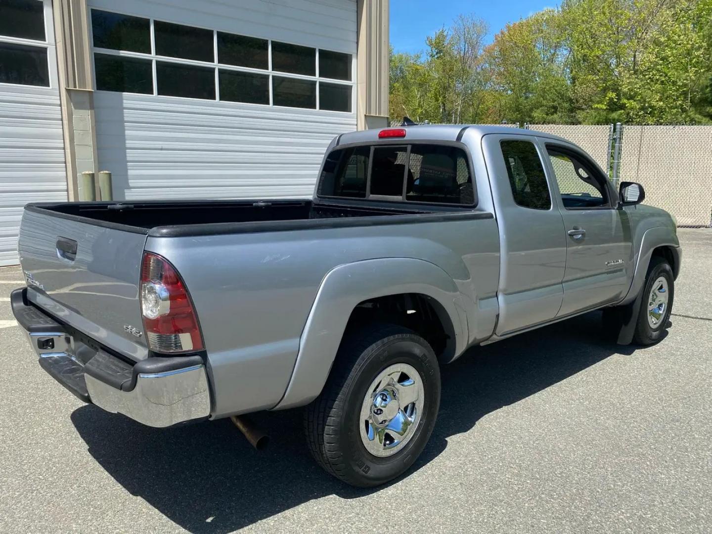 2014 Silver /Grey Toyota Tacoma Access Cab I4 5MT 4WD (5TFUX4EN1EX) with an 2.7L L4 DOHC 16V engine, Automatic transmission, located at 215 Milton St, Dedham, MA, 02026, (781) 329-5144, 42.241905, -71.157295 - Meet the silver 2014 Toyota Tacoma—a hardworking used truck that’s ready for weekday duty and weekend dirt. With a 2.7L 4-cylinder gasoline engine and an automatic transmission, it keeps things simple, dependable, and easy to drive, while its 4WD drivetrain is there when the pavement ends and th - Photo#2